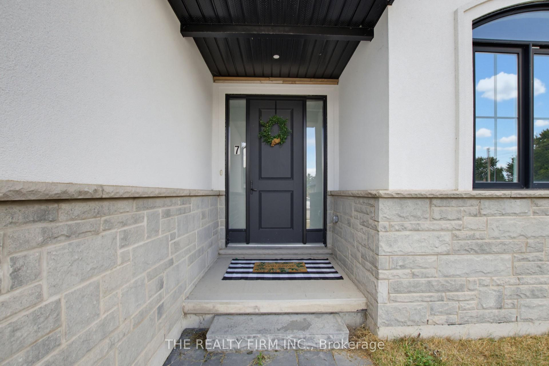 Photo 2 of 7 Aspen Circle, Thames Centre, Rural Thames Centre — HOMEH