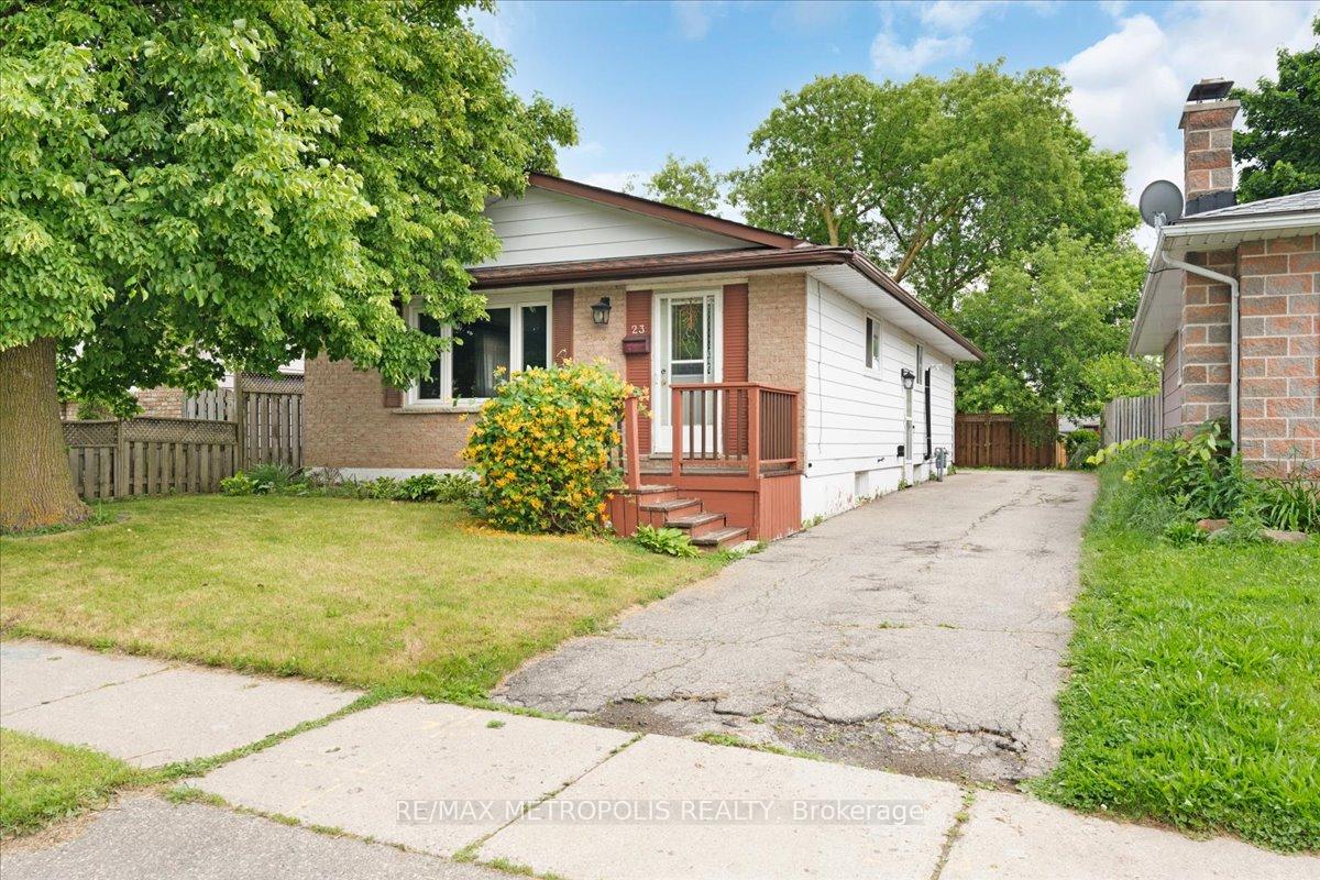 Photo 3 of Unit Main, 23 Silver Aspen Crescent, Kitchener, Forest Heights — HOMEH