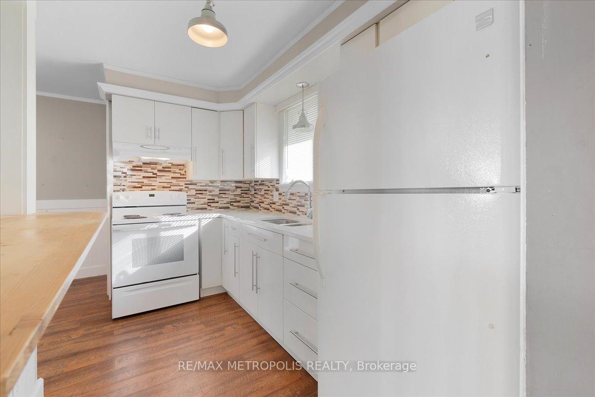 Photo 6 of Unit Main, 23 Silver Aspen Crescent, Kitchener, Forest Heights — HOMEH