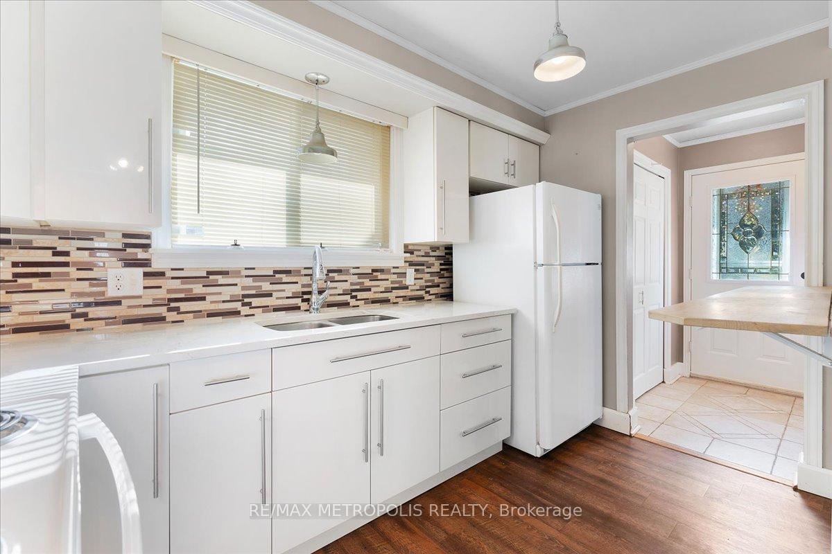 Photo 9 of Unit Main, 23 Silver Aspen Crescent, Kitchener, Forest Heights — HOMEH