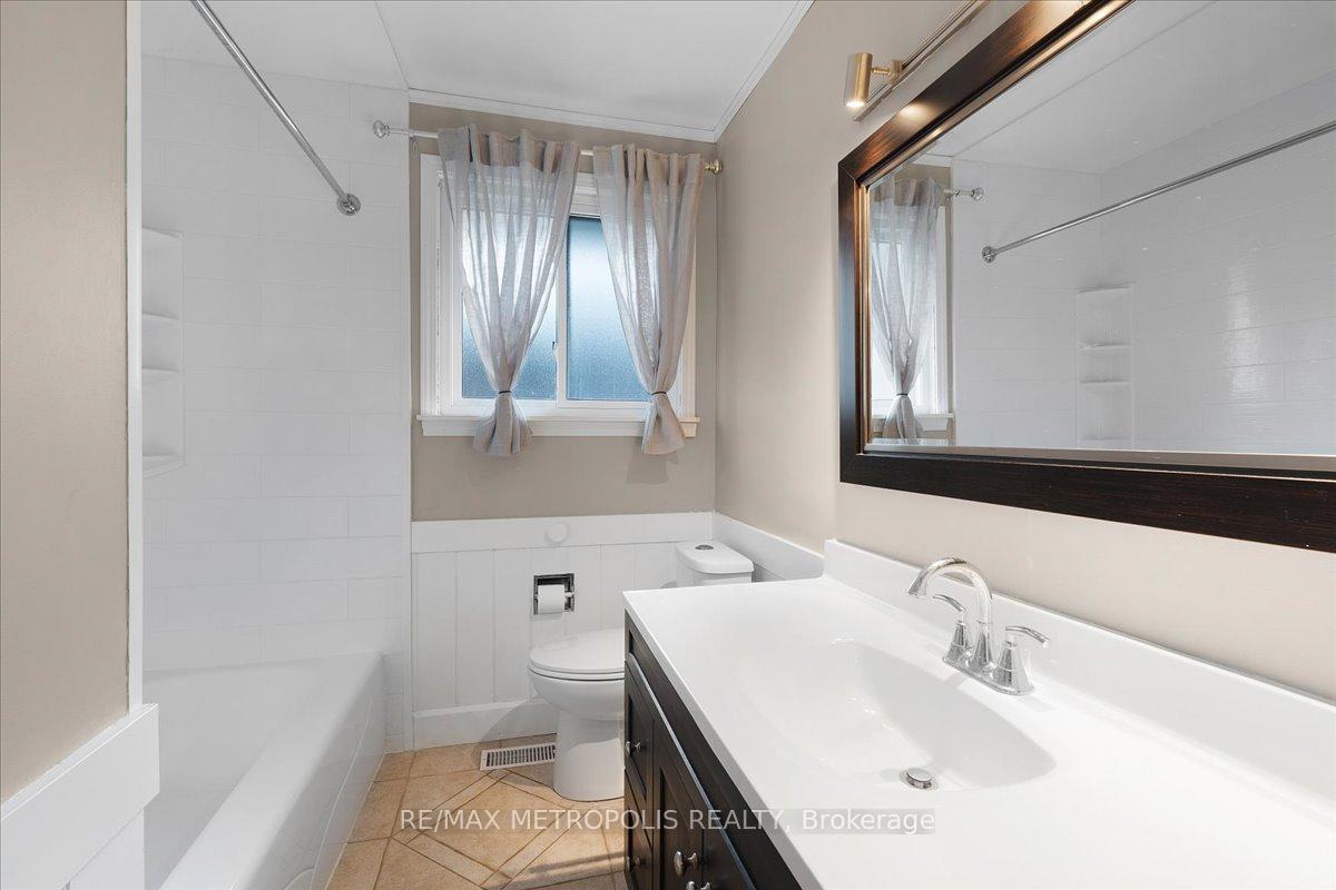 Photo 18 of Unit Main, 23 Silver Aspen Crescent, Kitchener, Forest Heights — HOMEH