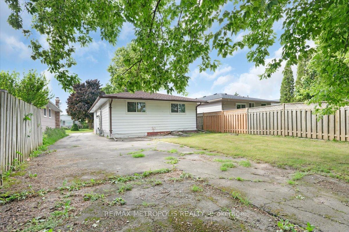 Photo 37 of Unit Main, 23 Silver Aspen Crescent, Kitchener, Forest Heights — HOMEH