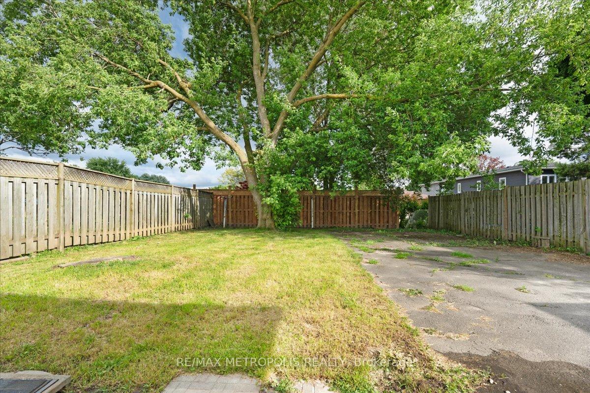 Photo 38 of Unit Main, 23 Silver Aspen Crescent, Kitchener, Forest Heights — HOMEH