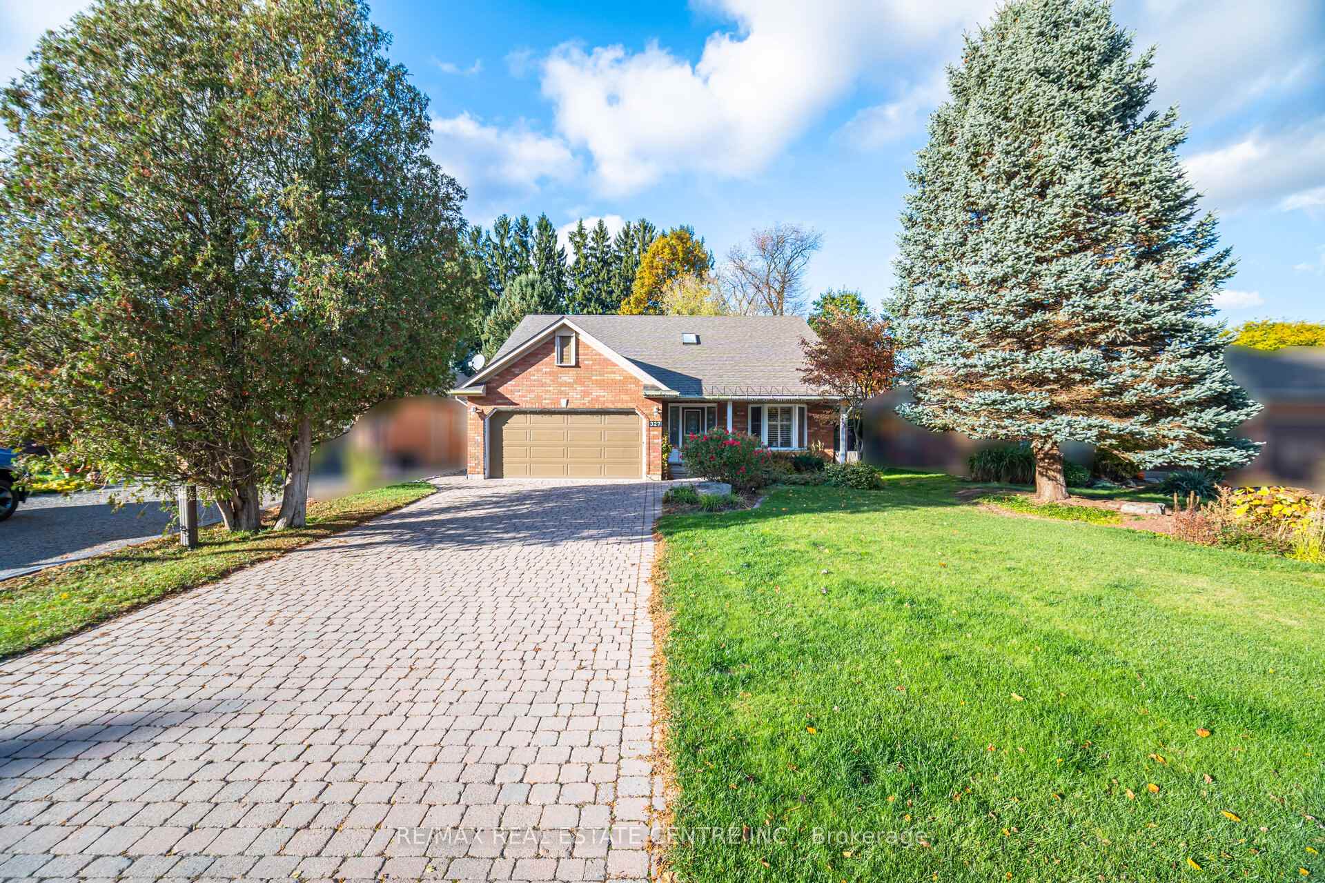 Photo 2 of 327 Cavendish Drive, Hamilton, Ancaster — HOMEH