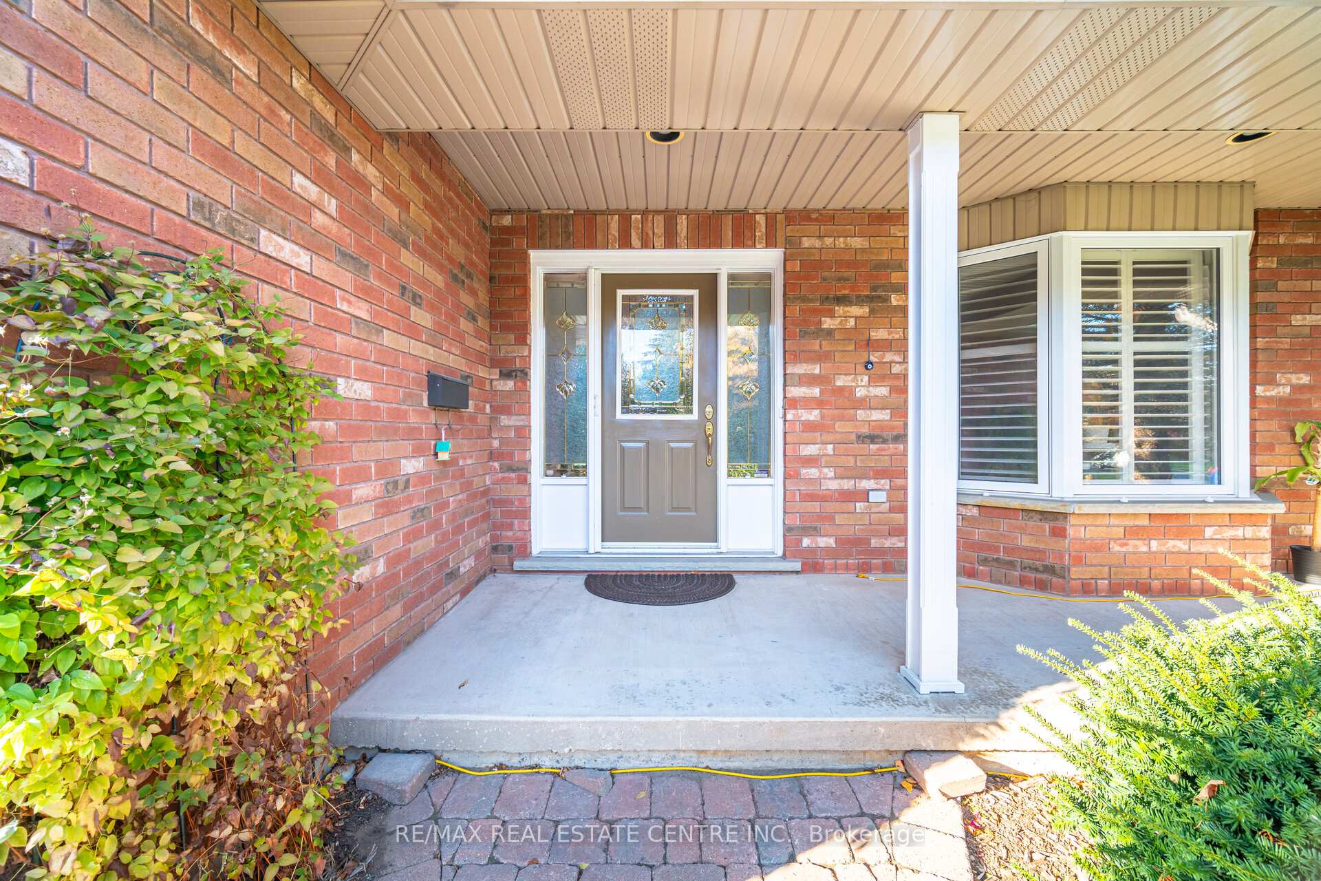 Photo 3 of 327 Cavendish Drive, Hamilton, Ancaster — HOMEH