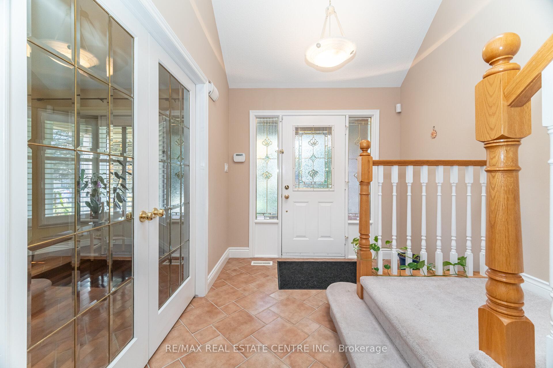 Photo 4 of 327 Cavendish Drive, Hamilton, Ancaster — HOMEH