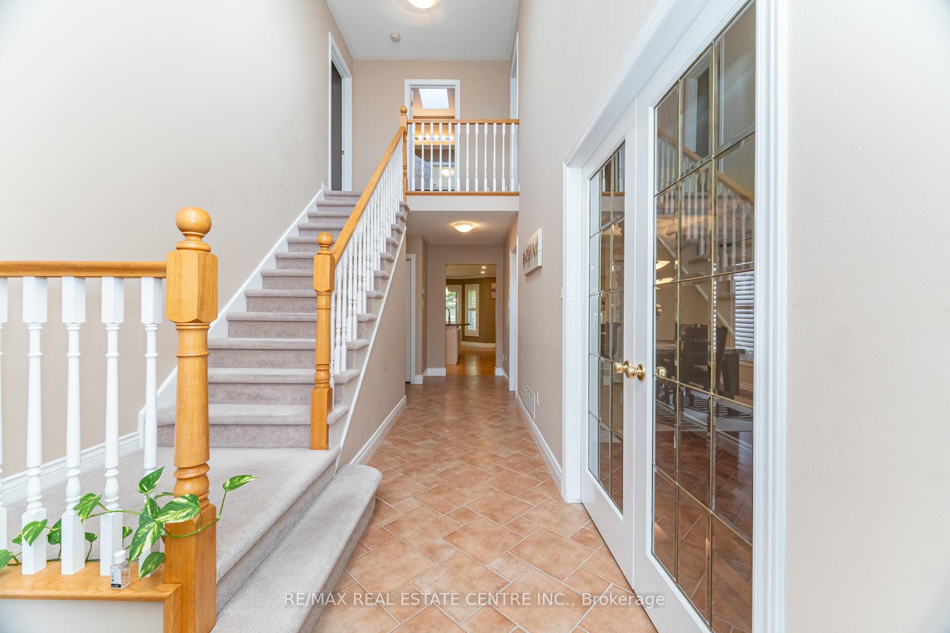 Photo 5 of 327 Cavendish Drive, Hamilton, Ancaster — HOMEH