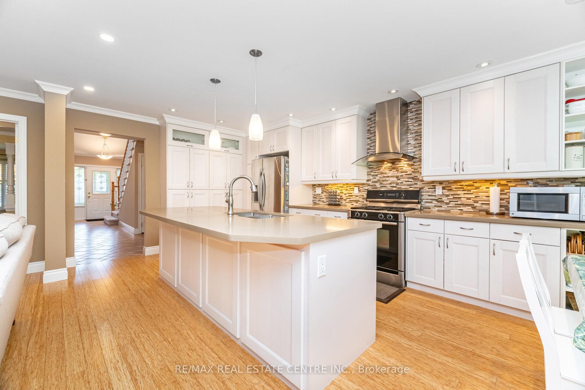 Photo 20 of 327 Cavendish Drive, Hamilton, Ancaster — HOMEH