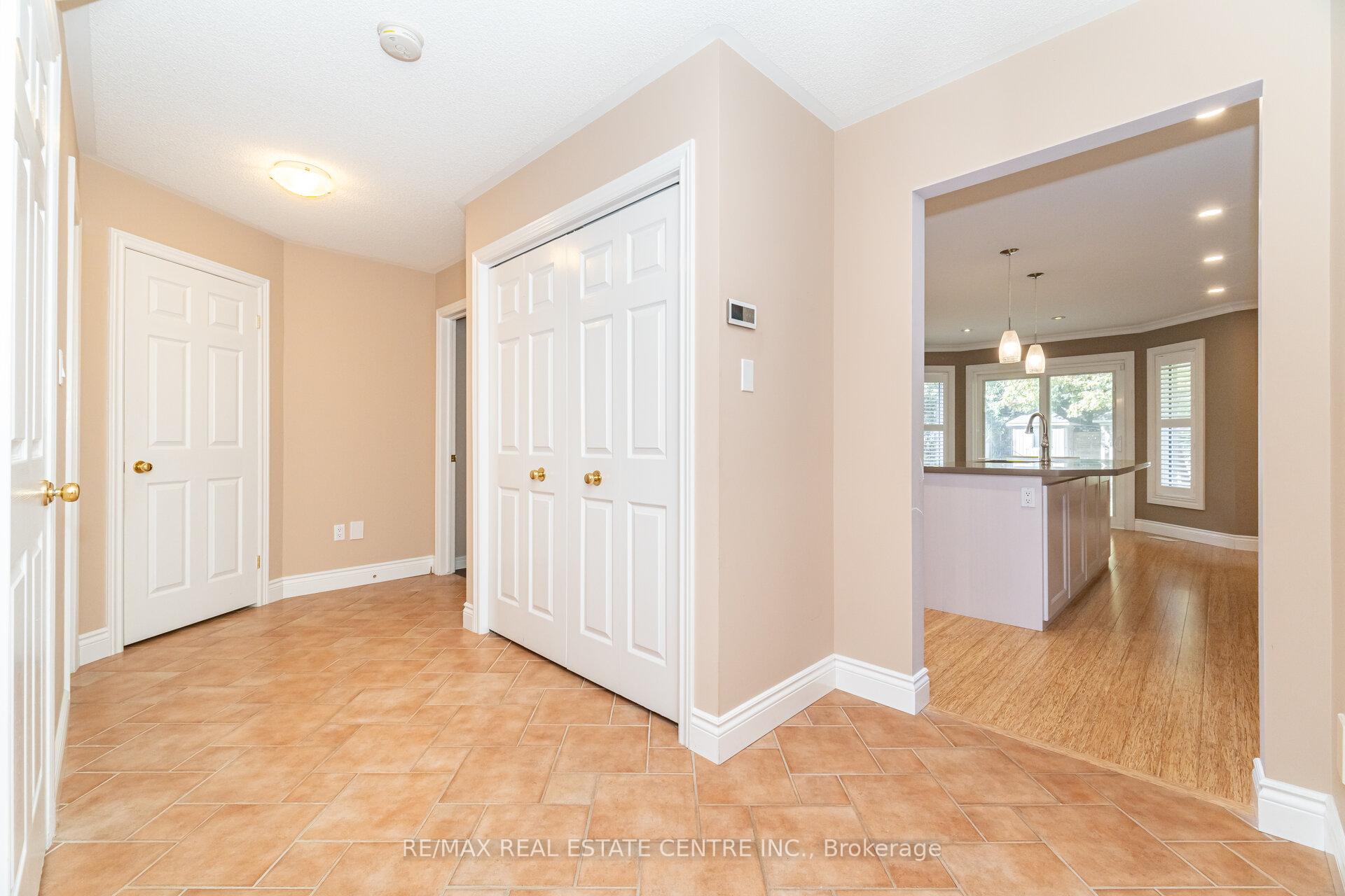 Photo 21 of 327 Cavendish Drive, Hamilton, Ancaster — HOMEH