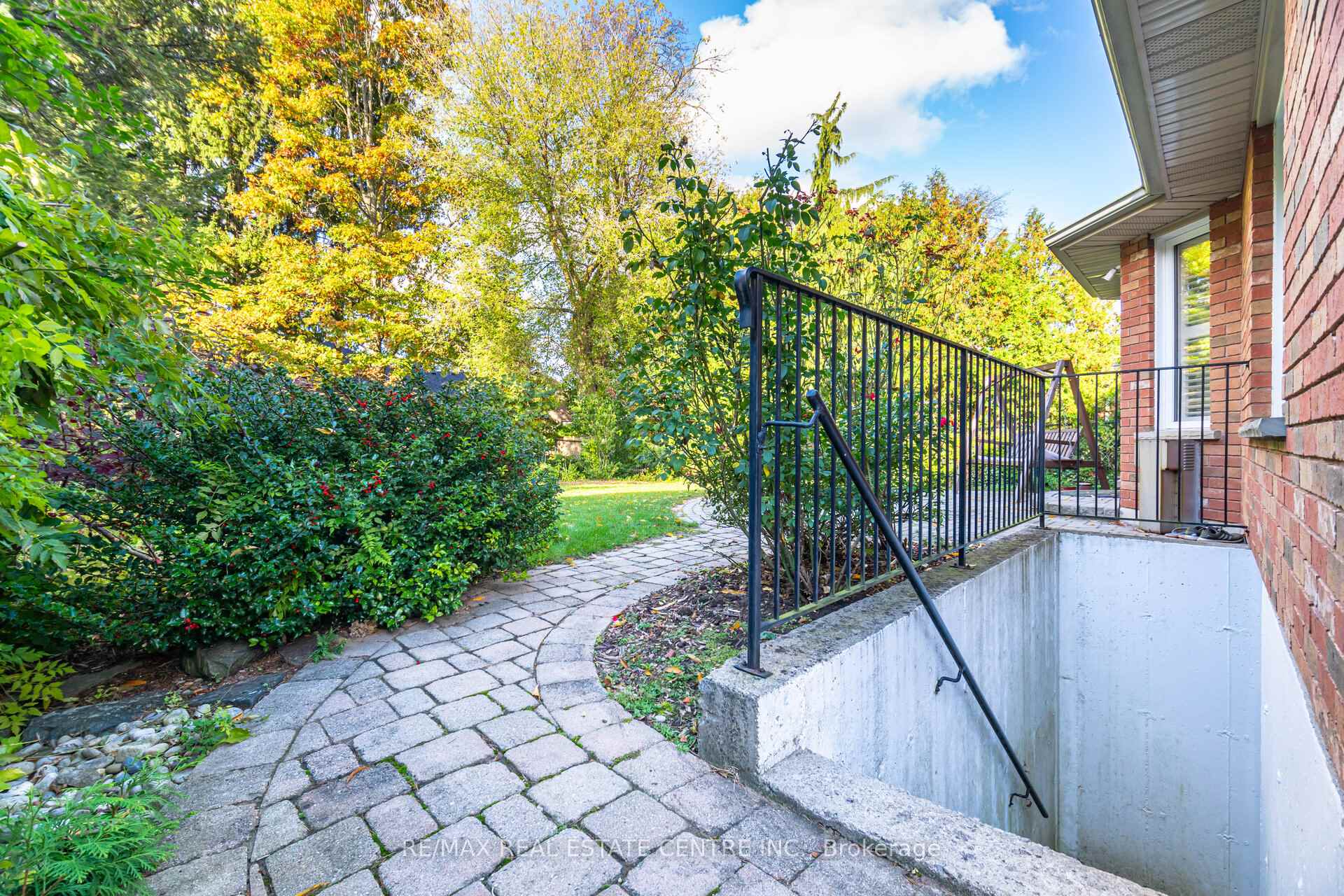 Photo 43 of 327 Cavendish Drive, Hamilton, Ancaster — HOMEH