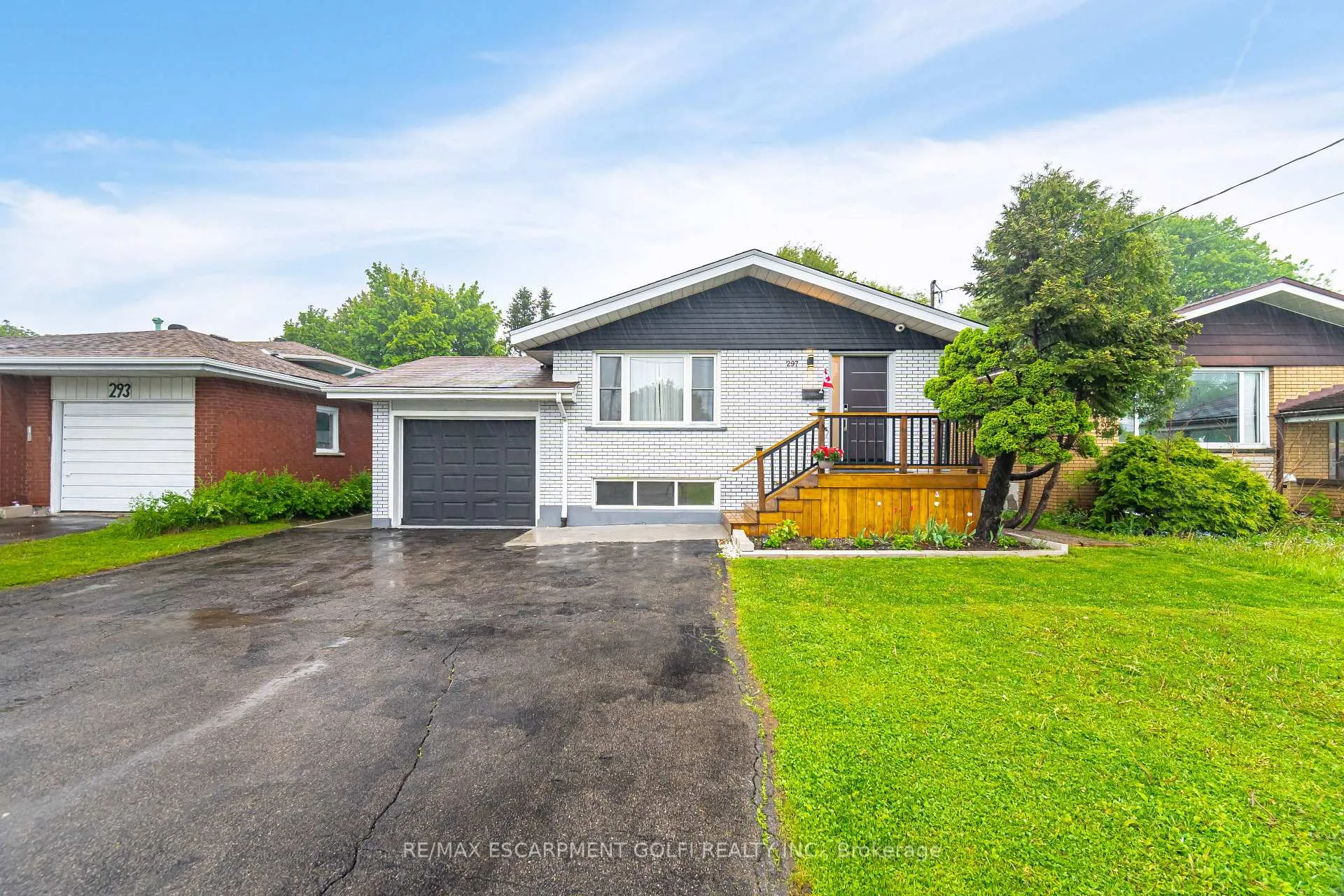 Photo of 297 Mohawk Road W
