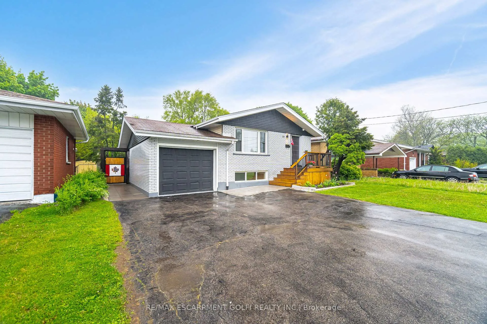Photo 2 of 297 Mohawk Road W, Hamilton, Rolston — HOMEH