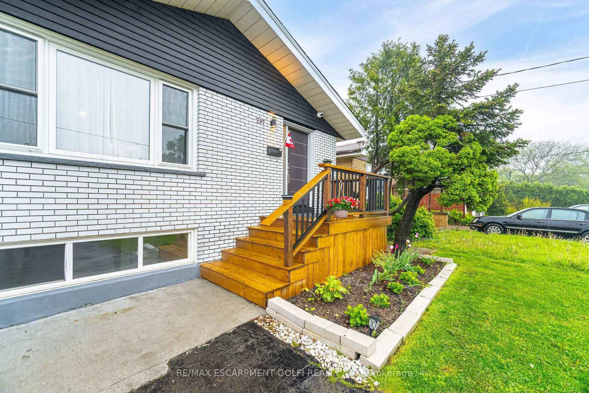 Photo 3 of 297 Mohawk Road W, Hamilton, Rolston — HOMEH