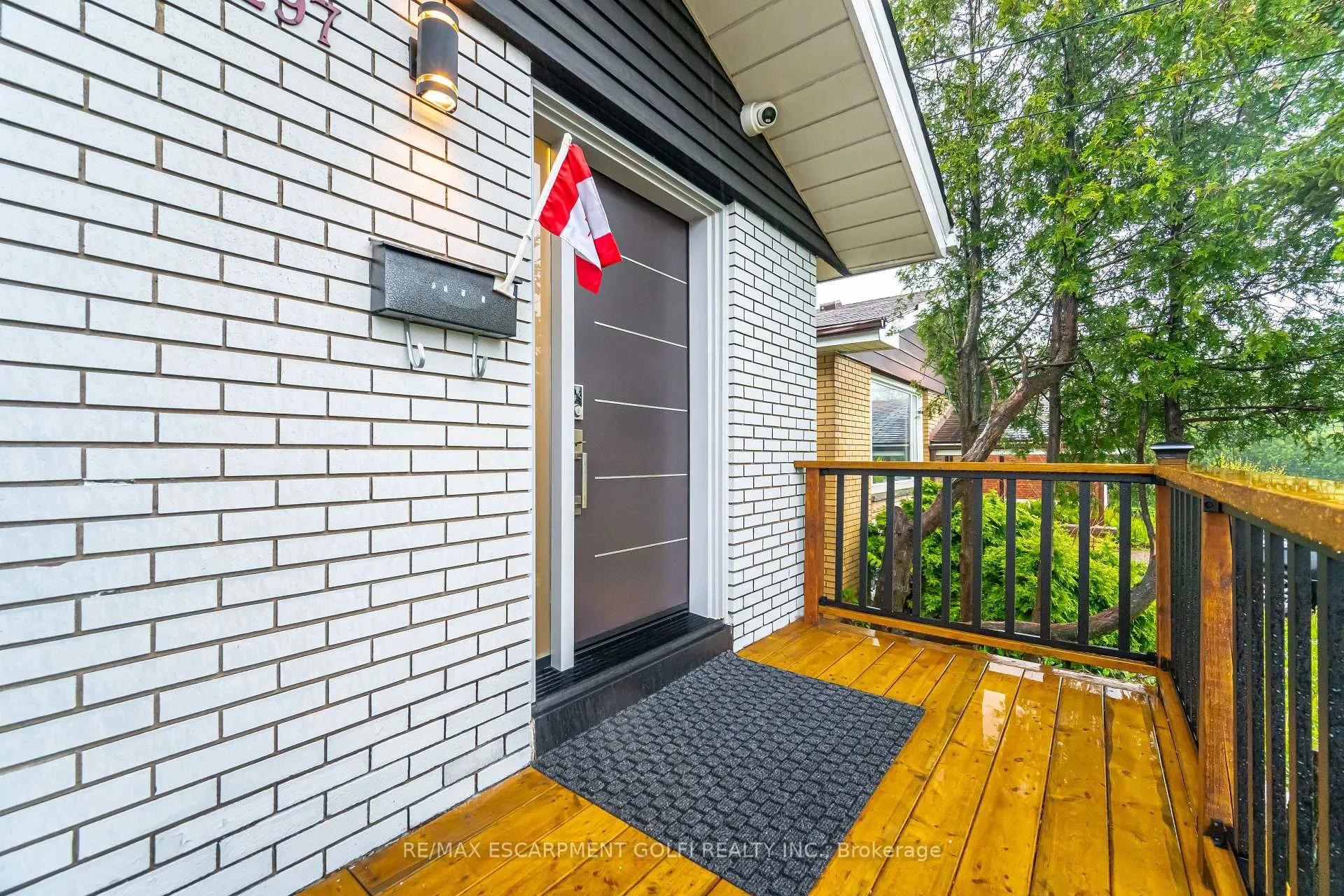 Photo 4 of 297 Mohawk Road W, Hamilton, Rolston — HOMEH