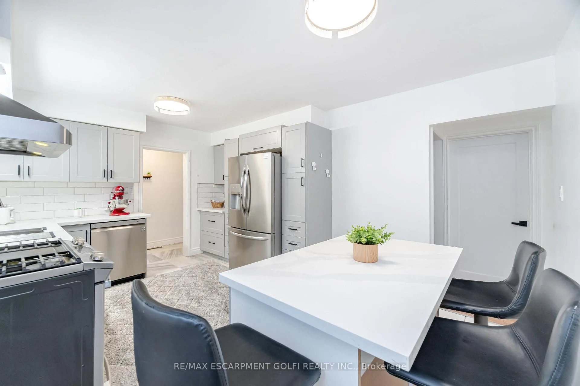 Photo 10 of 297 Mohawk Road W, Hamilton, Rolston — HOMEH