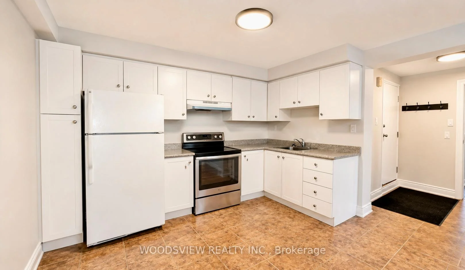 Photo 5 of Unit 3, 17 Washington Street, Markham, Old Markham Village — HOMEH