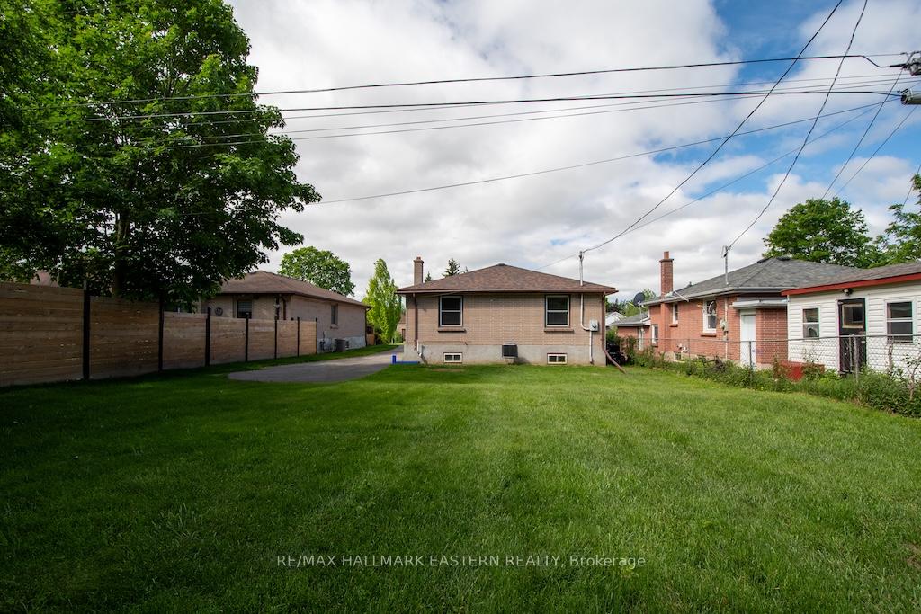 Photo 2 of 844 Philip Street, Peterborough, Northcrest Ward 5 — HOMEH