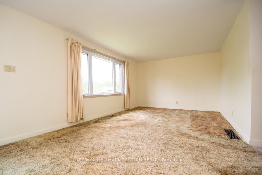 Photo 6 of 844 Philip Street, Peterborough, Northcrest Ward 5 — HOMEH