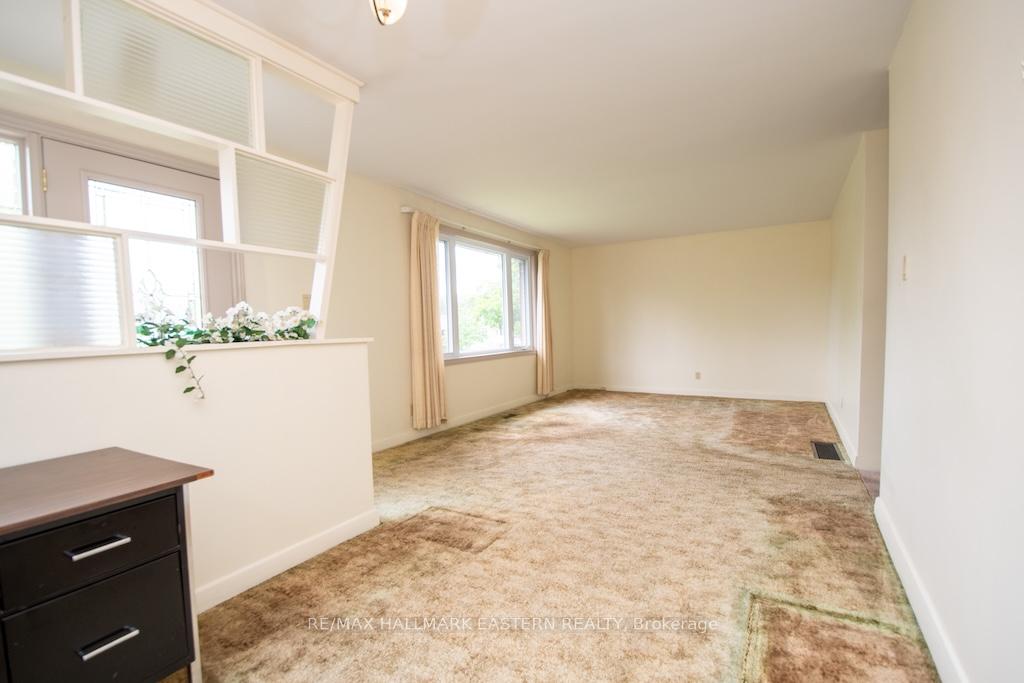 Photo 10 of 844 Philip Street, Peterborough, Northcrest Ward 5 — HOMEH
