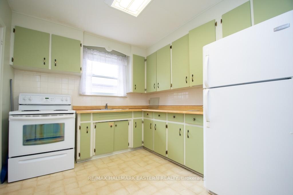 Photo 11 of 844 Philip Street, Peterborough, Northcrest Ward 5 — HOMEH