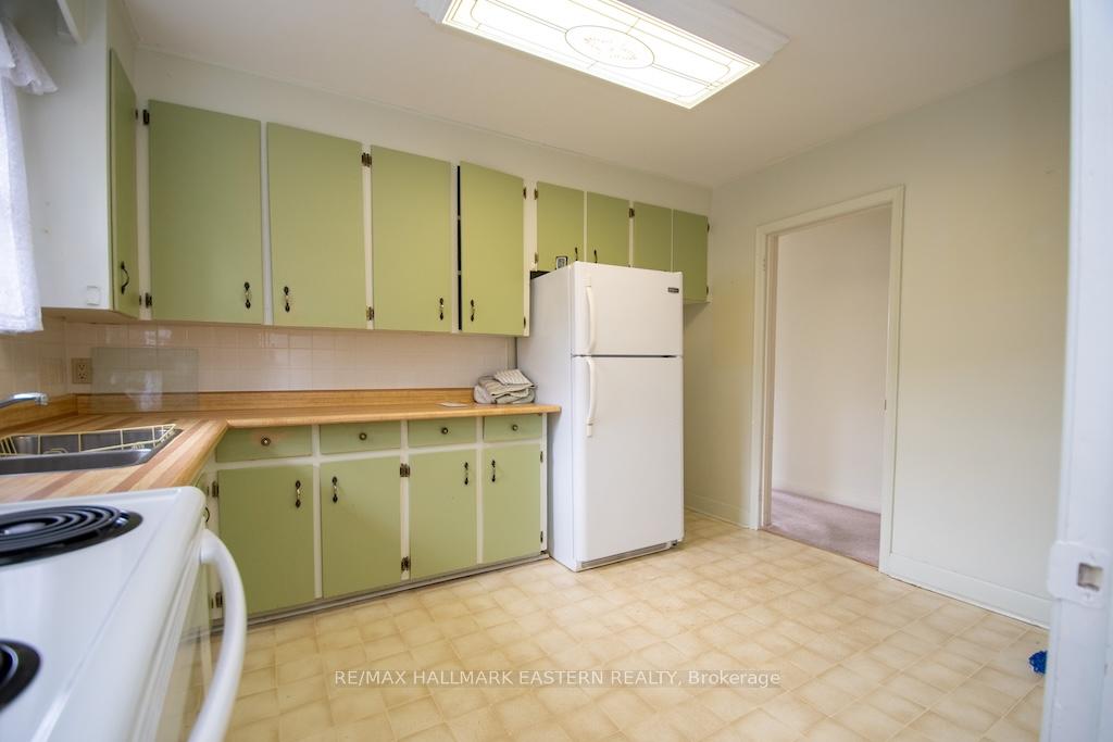 Photo 13 of 844 Philip Street, Peterborough, Northcrest Ward 5 — HOMEH