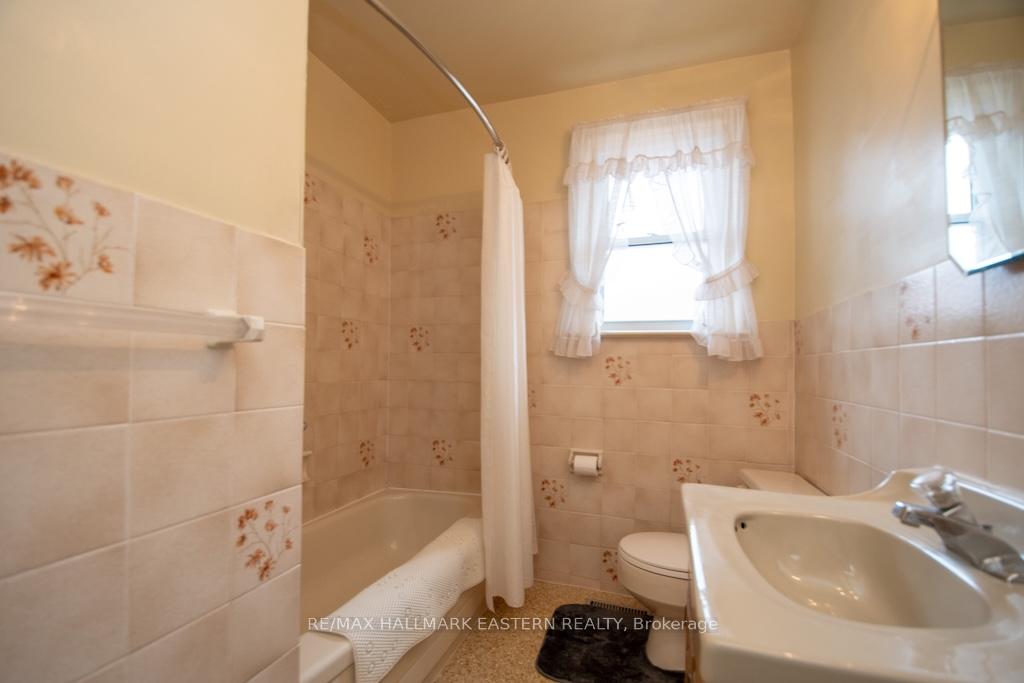Photo 21 of 844 Philip Street, Peterborough, Northcrest Ward 5 — HOMEH