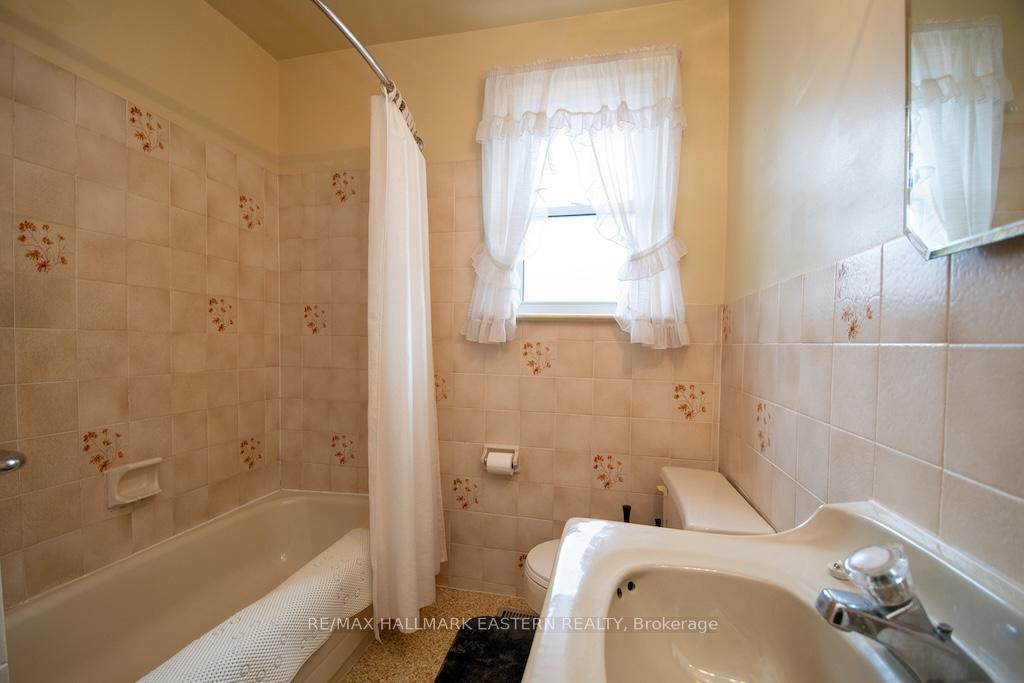 Photo 22 of 844 Philip Street, Peterborough, Northcrest Ward 5 — HOMEH
