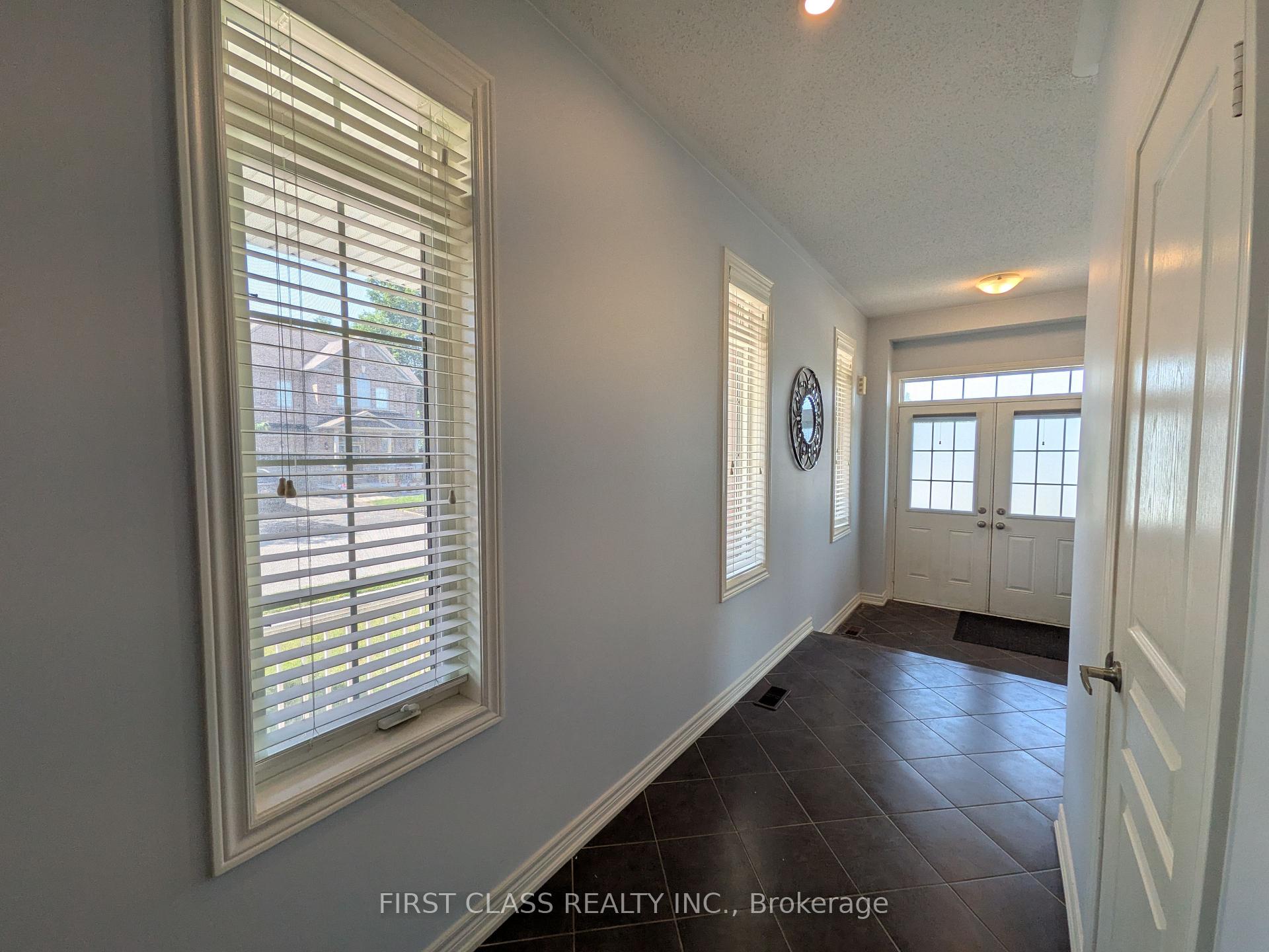 Photo 3 of 1140 Stuffles Crescent, Newmarket, Stonehaven-Wyndham — HOMEH