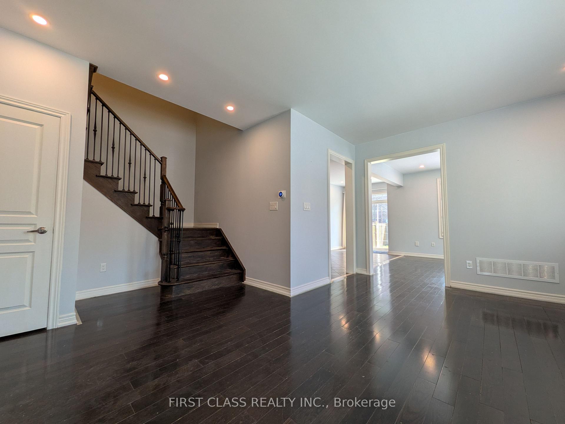 Photo 4 of 1140 Stuffles Crescent, Newmarket, Stonehaven-Wyndham — HOMEH