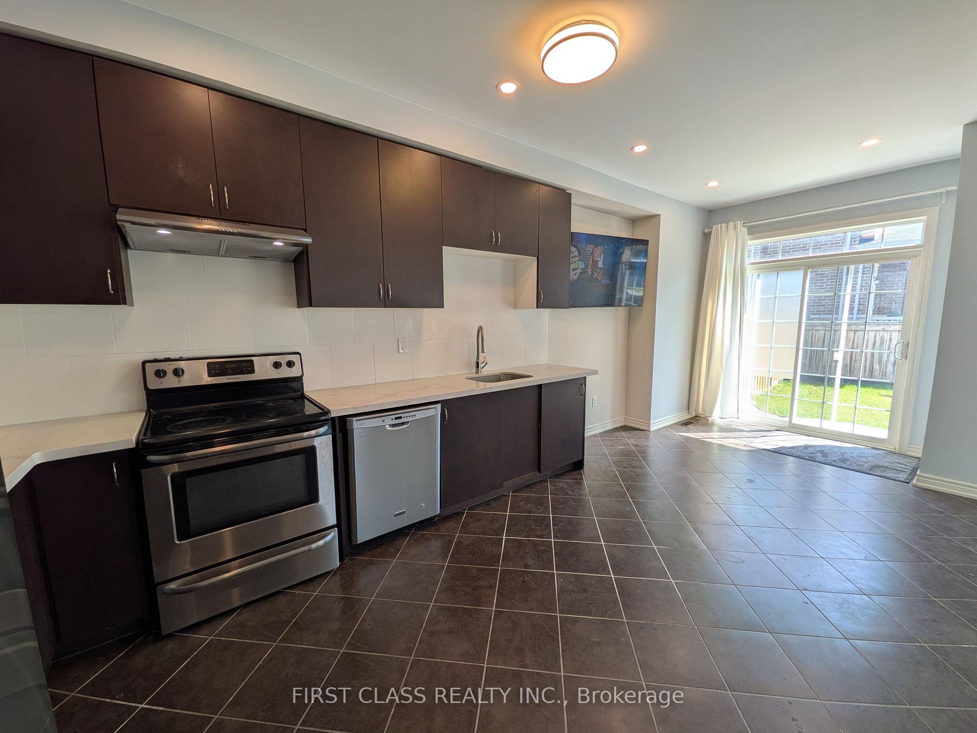 Photo 9 of 1140 Stuffles Crescent, Newmarket, Stonehaven-Wyndham — HOMEH