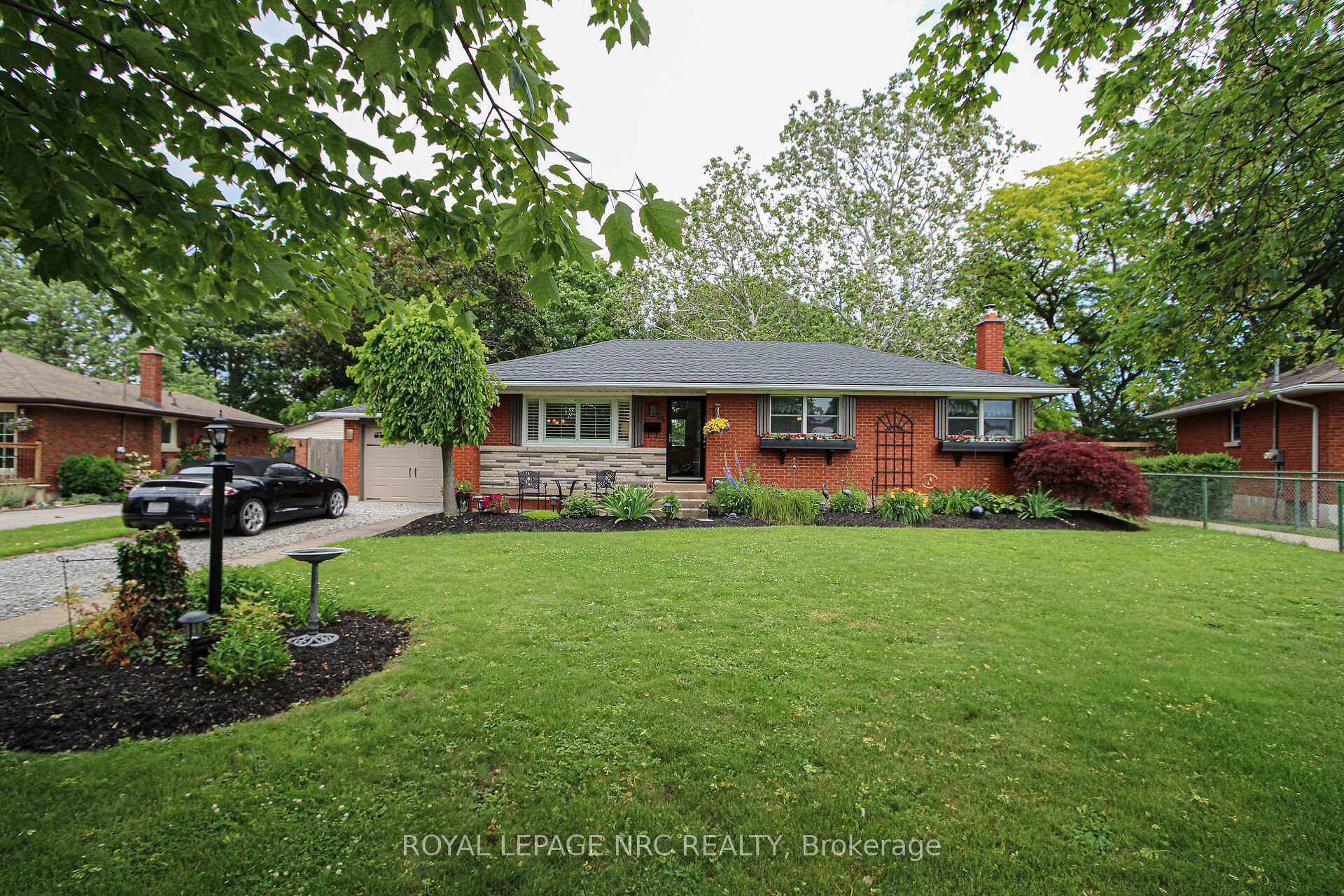 Photo 2 of 24 Juliana Crescent, St. Catharines, Lakeport — HOMEH