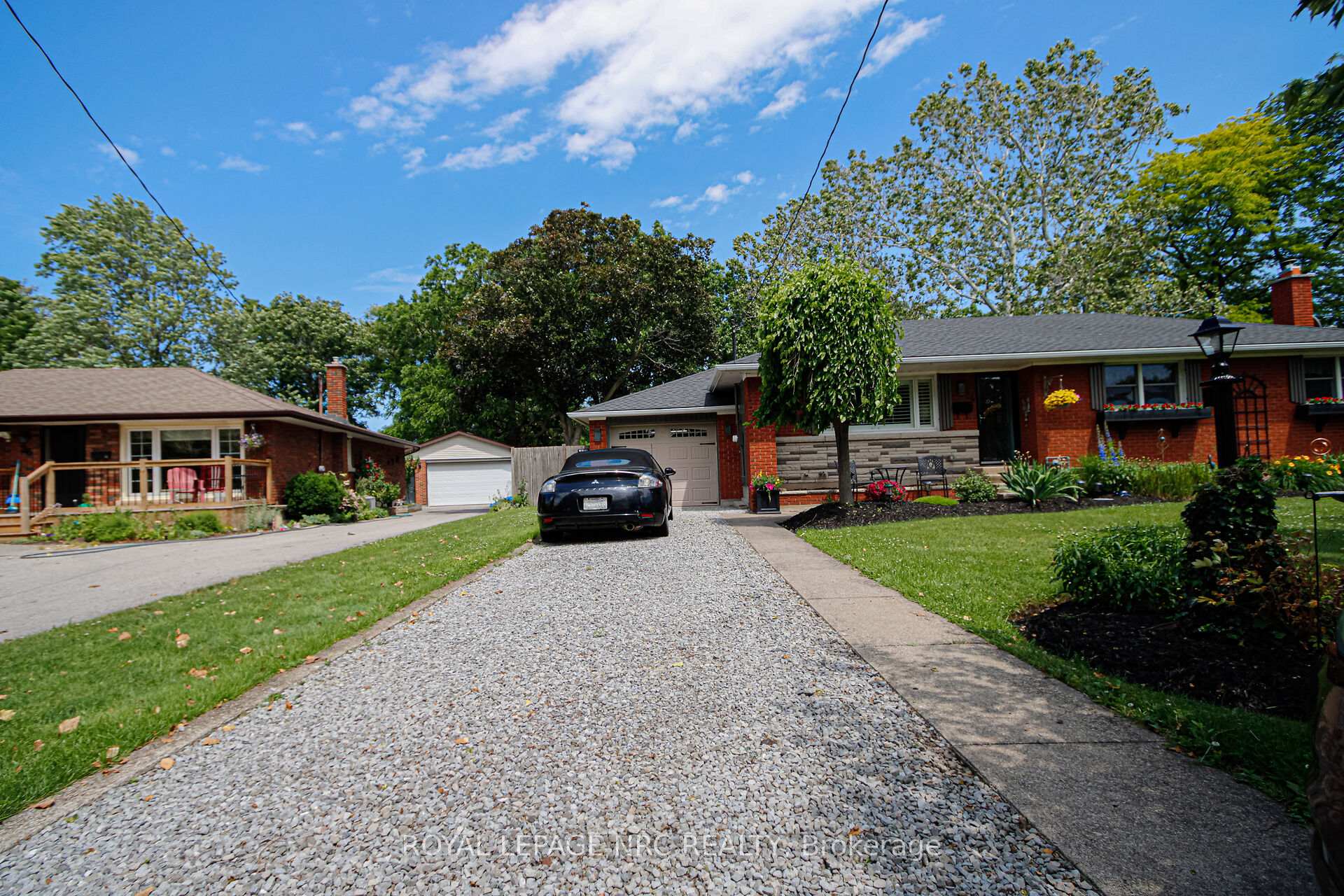 Photo 3 of 24 Juliana Crescent, St. Catharines, Lakeport — HOMEH