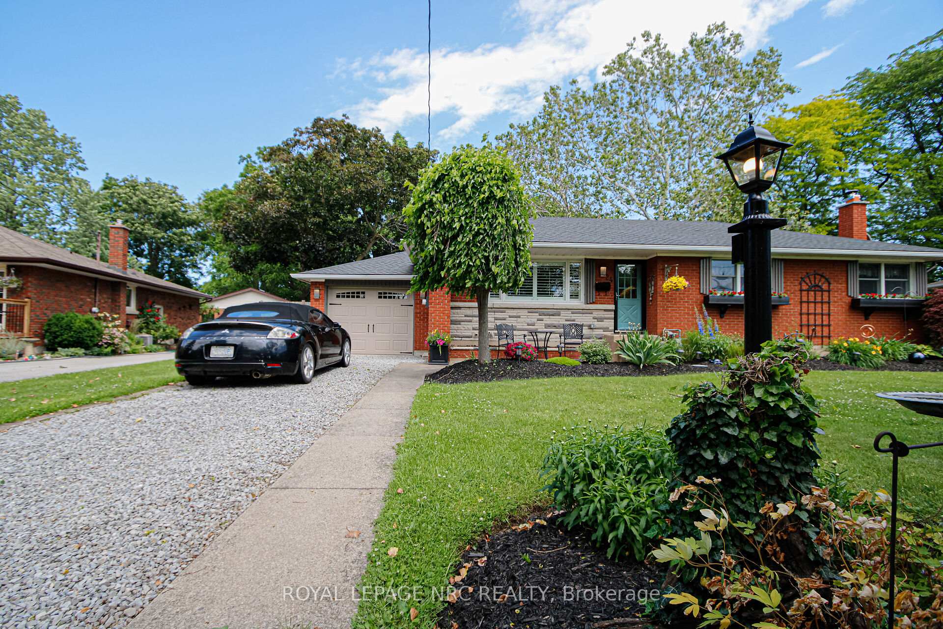 Photo 4 of 24 Juliana Crescent, St. Catharines, Lakeport — HOMEH