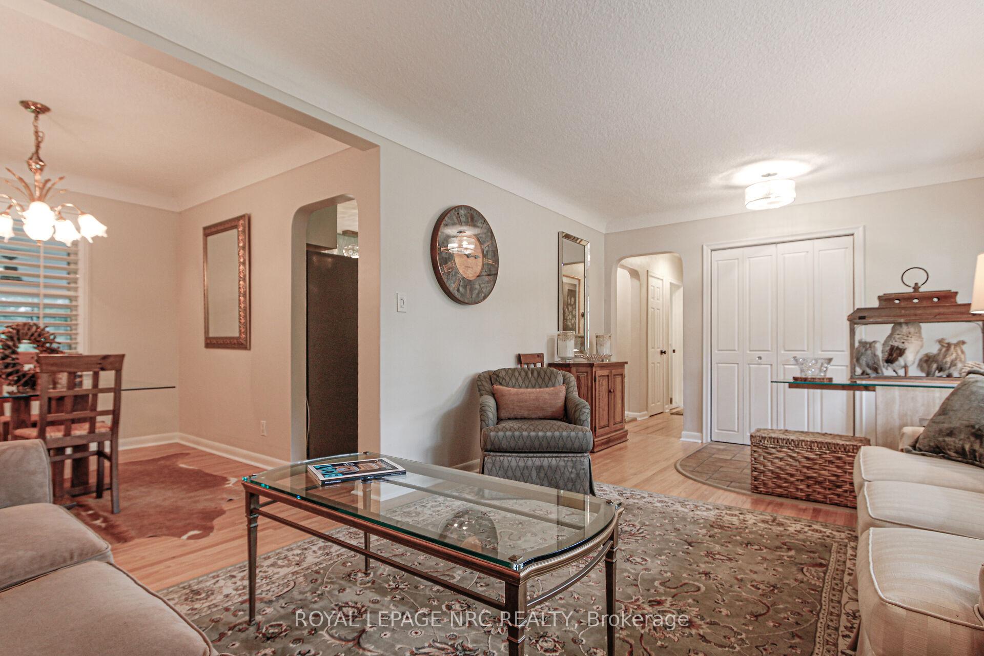 Photo 8 of 24 Juliana Crescent, St. Catharines, Lakeport — HOMEH