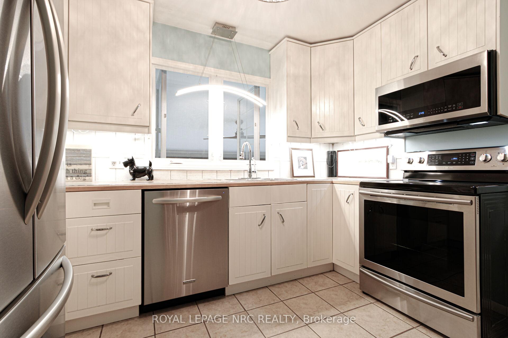 Photo 12 of 24 Juliana Crescent, St. Catharines, Lakeport — HOMEH