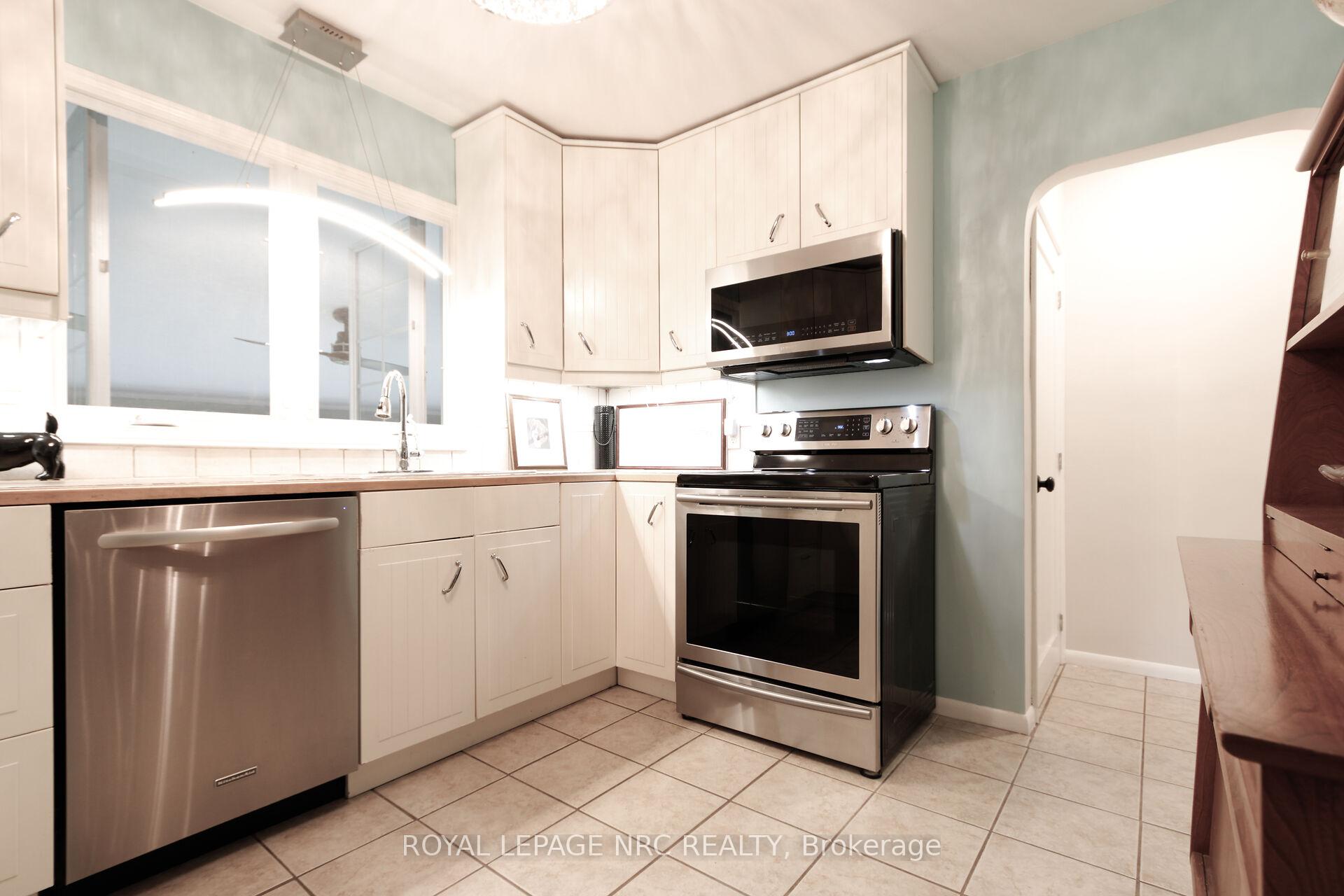 Photo 13 of 24 Juliana Crescent, St. Catharines, Lakeport — HOMEH