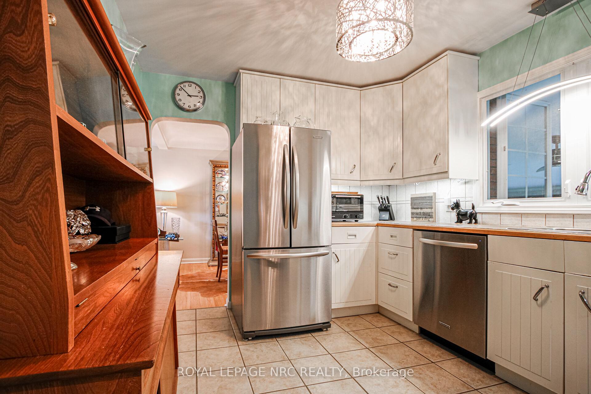 Photo 14 of 24 Juliana Crescent, St. Catharines, Lakeport — HOMEH