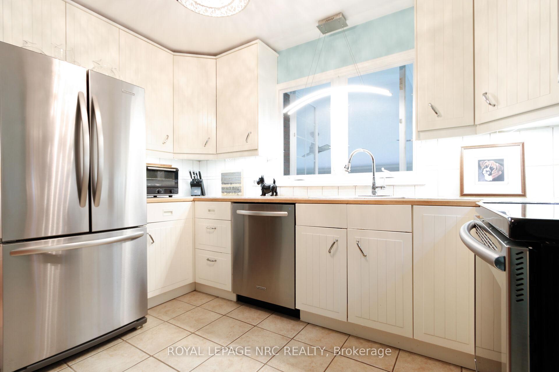 Photo 15 of 24 Juliana Crescent, St. Catharines, Lakeport — HOMEH