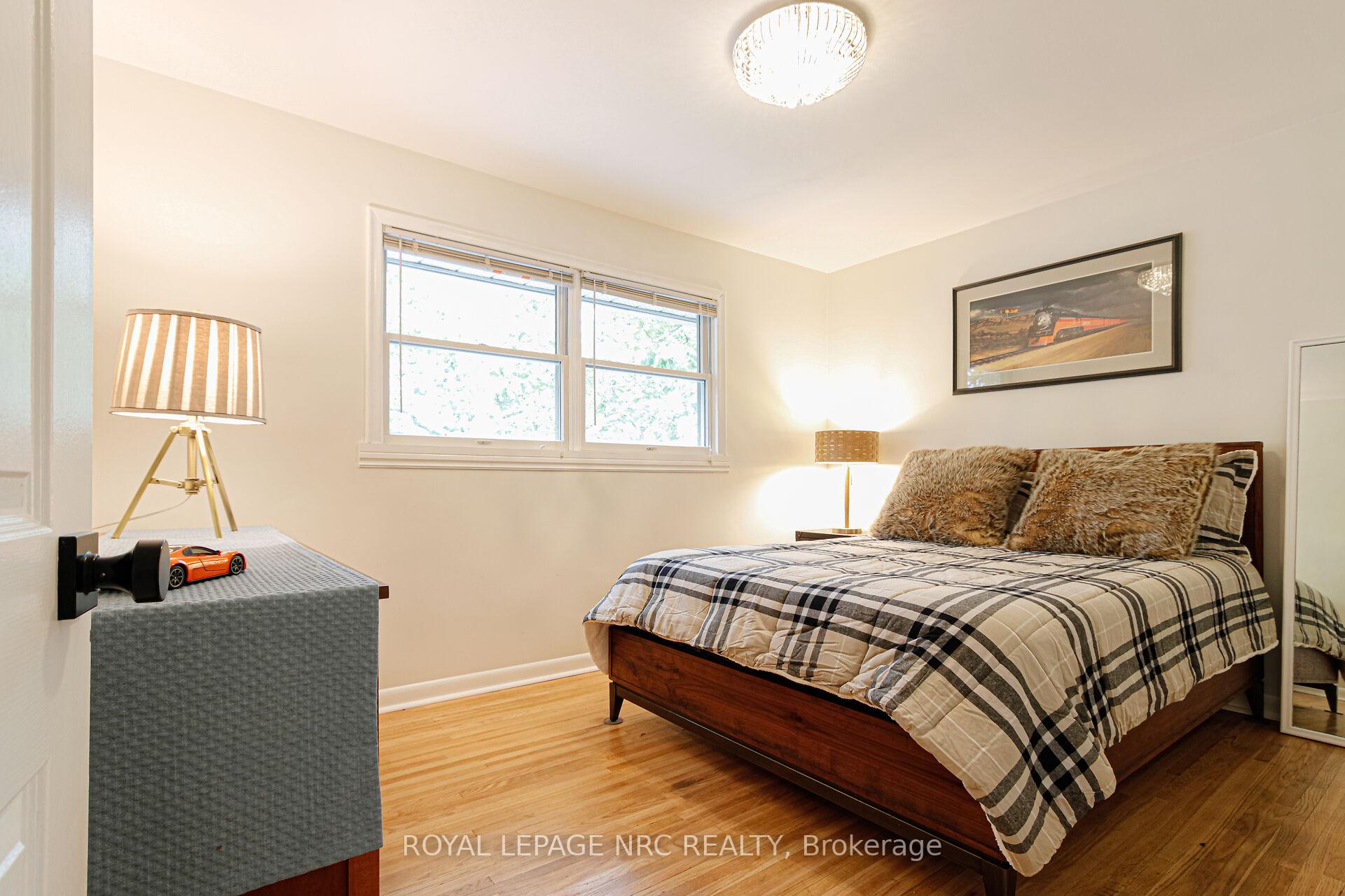 Photo 17 of 24 Juliana Crescent, St. Catharines, Lakeport — HOMEH