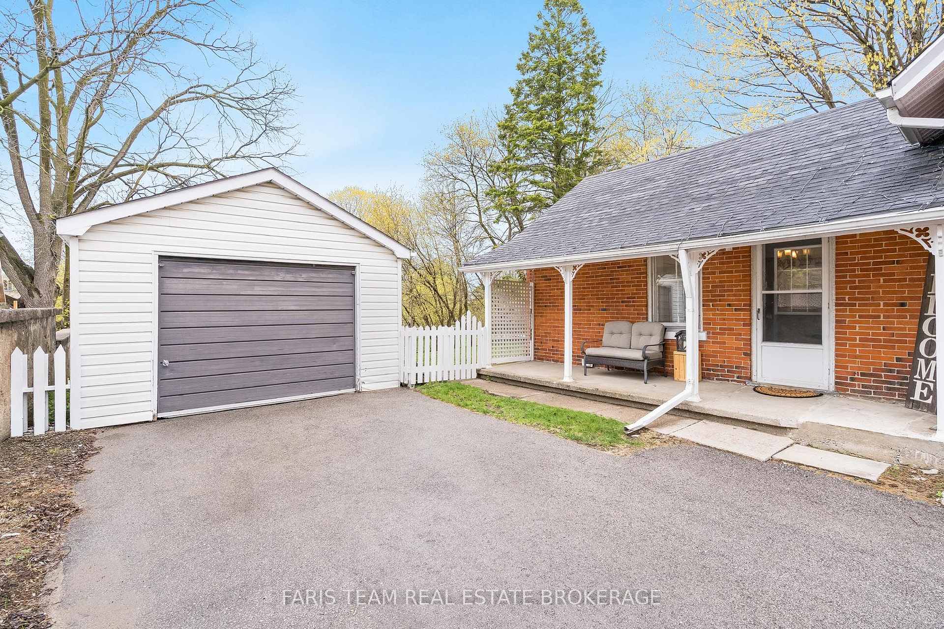 Photo 5 of 53 Burton Avenue, Barrie, Allandale — HOMEH