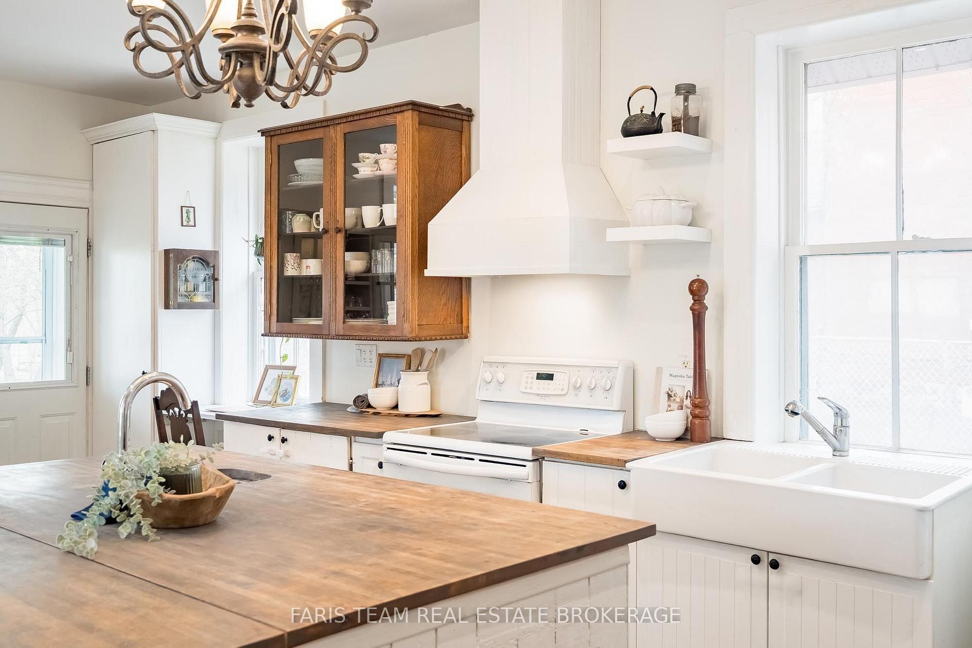 Photo 8 of 53 Burton Avenue, Barrie, Allandale — HOMEH