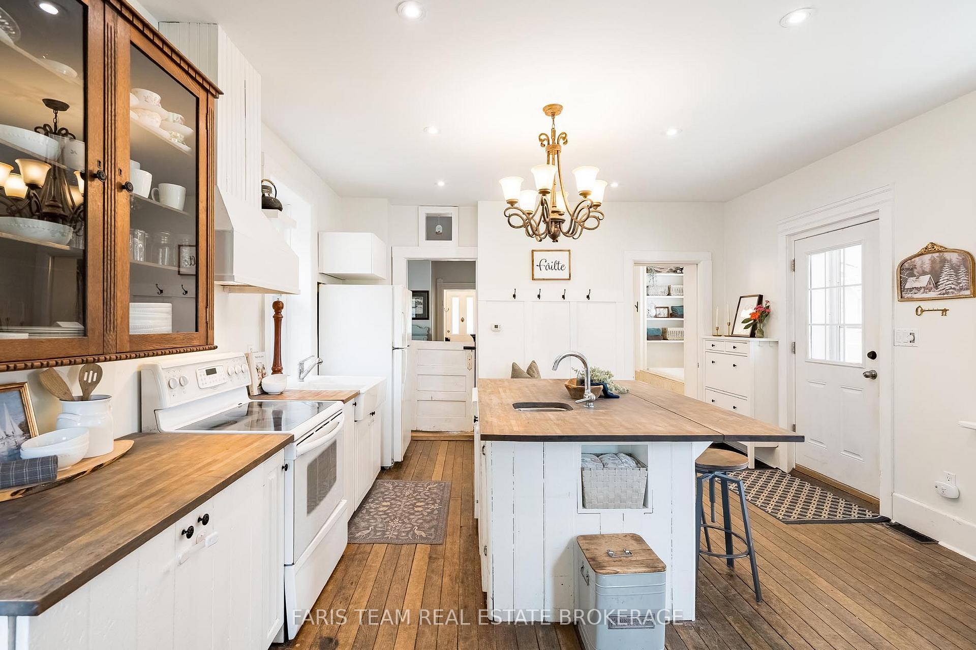 Photo 11 of 53 Burton Avenue, Barrie, Allandale — HOMEH