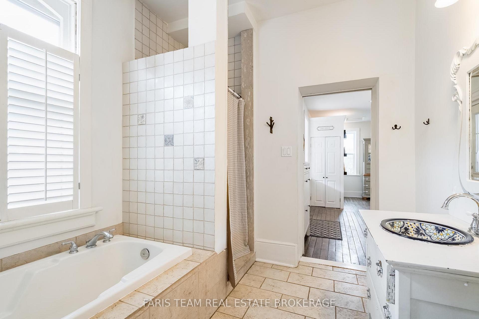 Photo 23 of 53 Burton Avenue, Barrie, Allandale — HOMEH