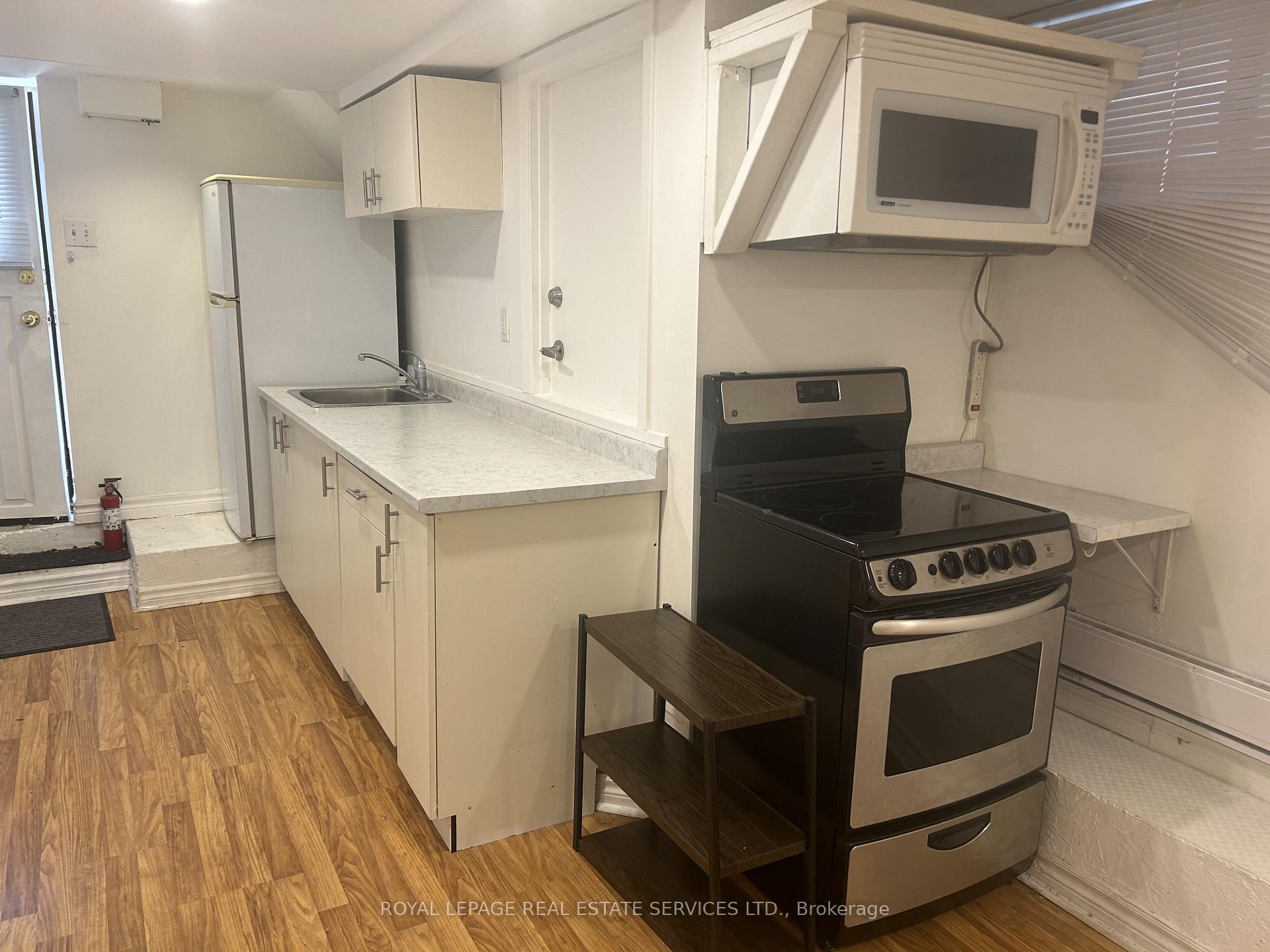 Photo 4 of Unit L, 23 Kings Park Boulevard, Toronto, Danforth Village-East York — HOMEH