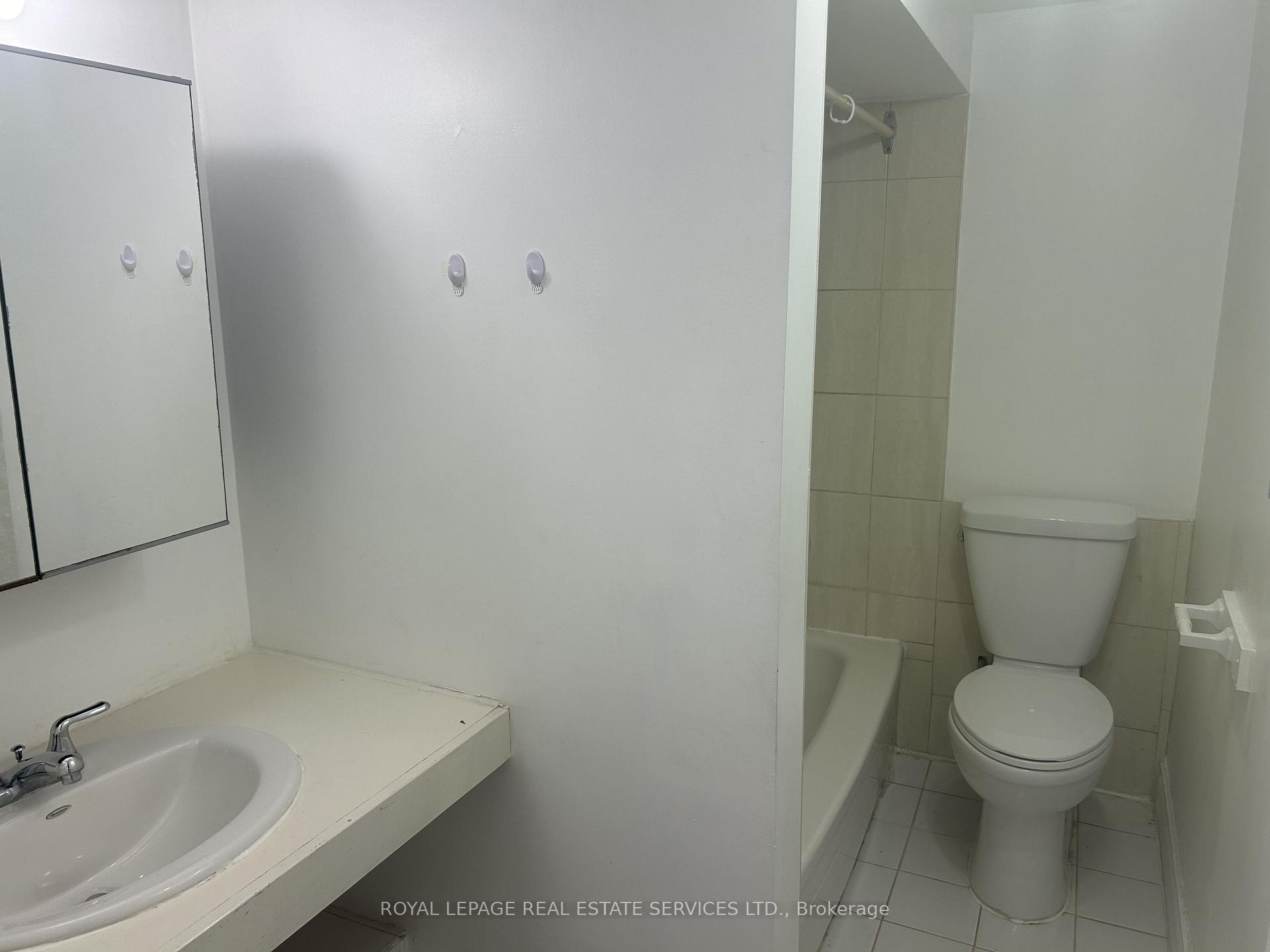 Photo 10 of Unit L, 23 Kings Park Boulevard, Toronto, Danforth Village-East York — HOMEH