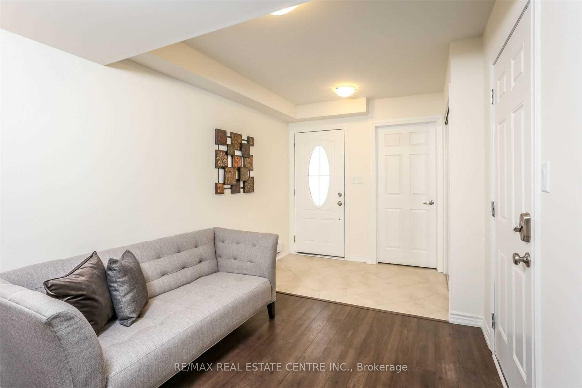 Photo 3 of 583 Allport Gate, Milton, Clarke — HOMEH