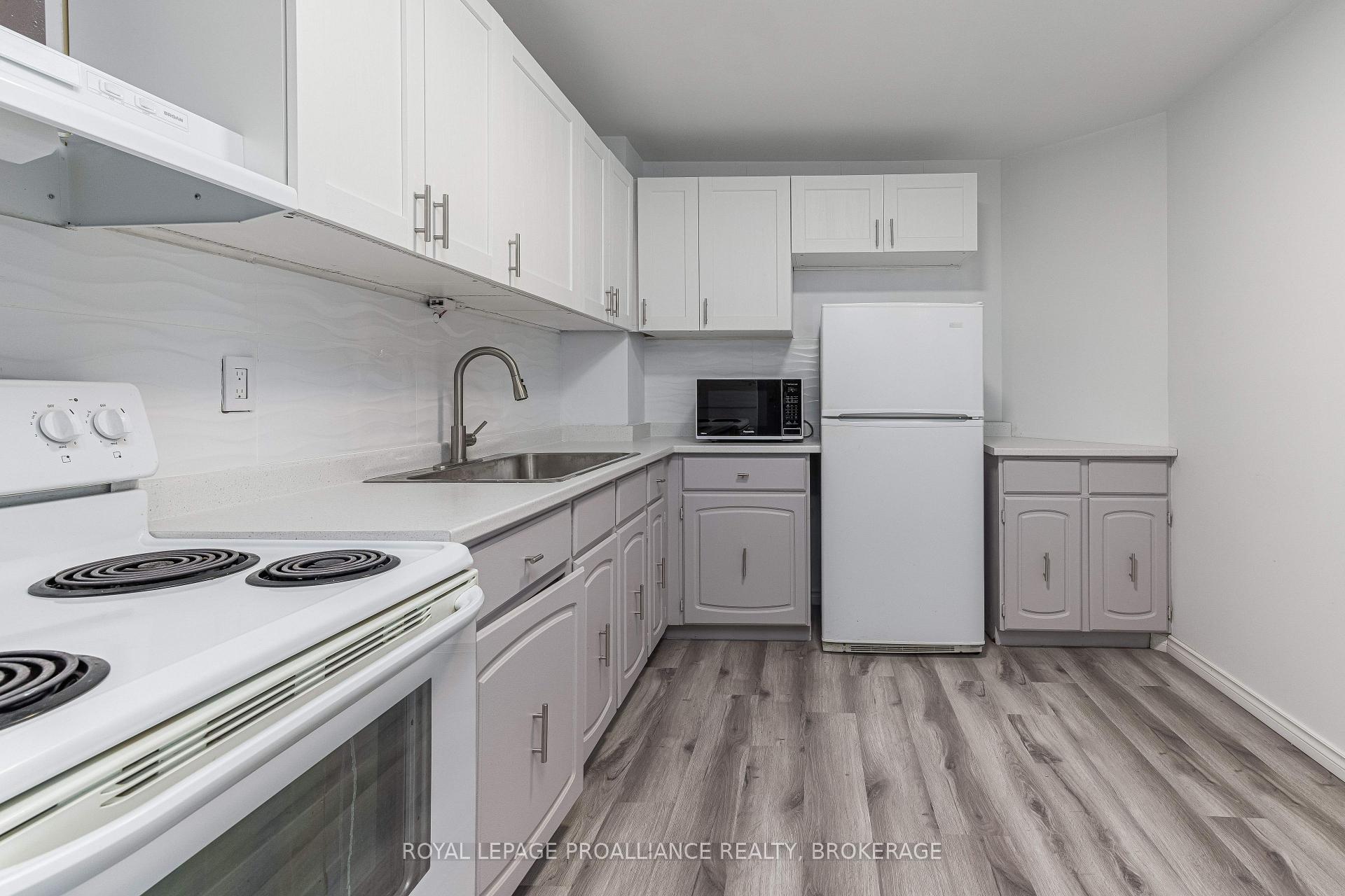 Photo 4 of Unit 909, 66 Greenview Drive, Kingston, Central City West — HOMEH