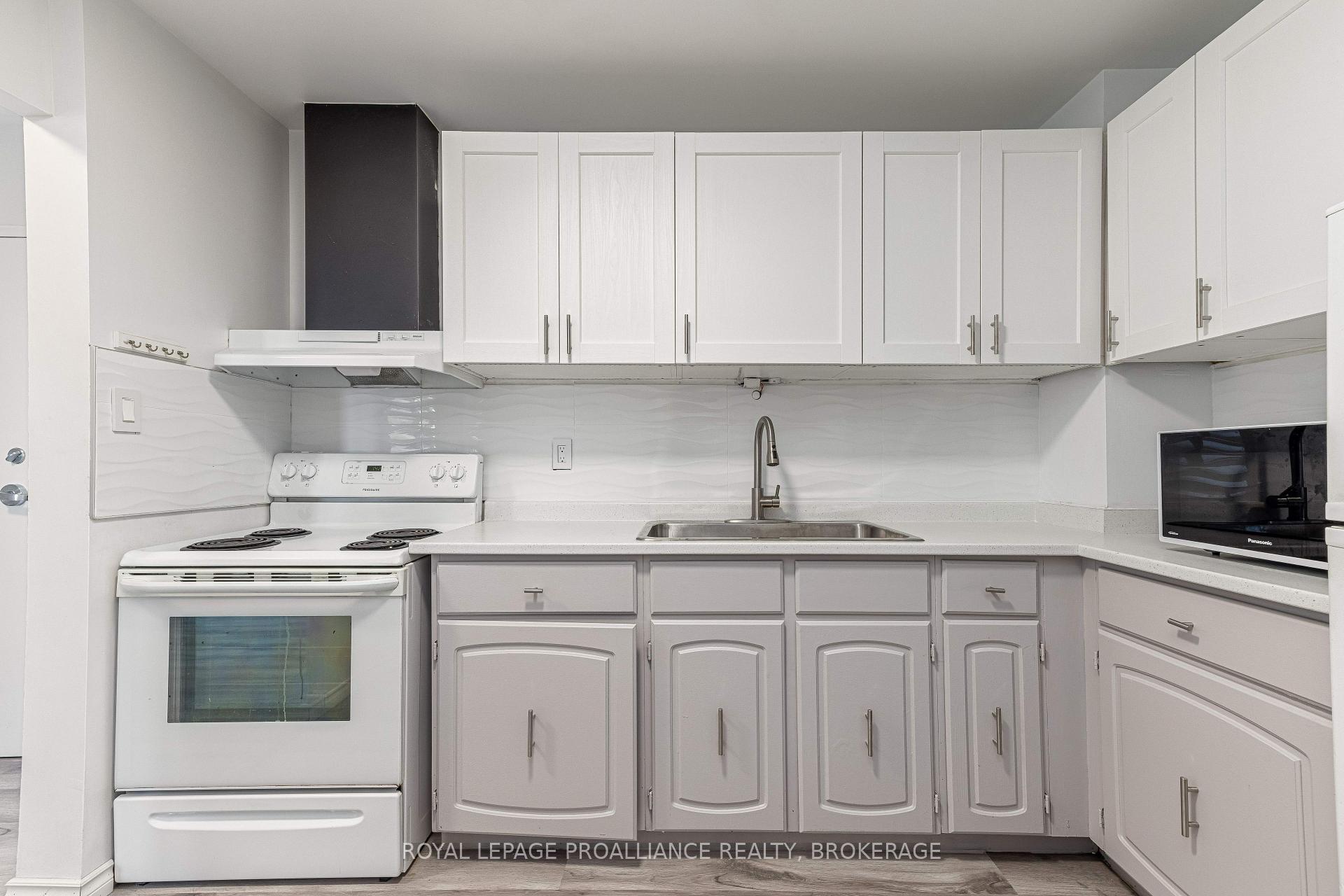 Photo 5 of Unit 909, 66 Greenview Drive, Kingston, Central City West — HOMEH