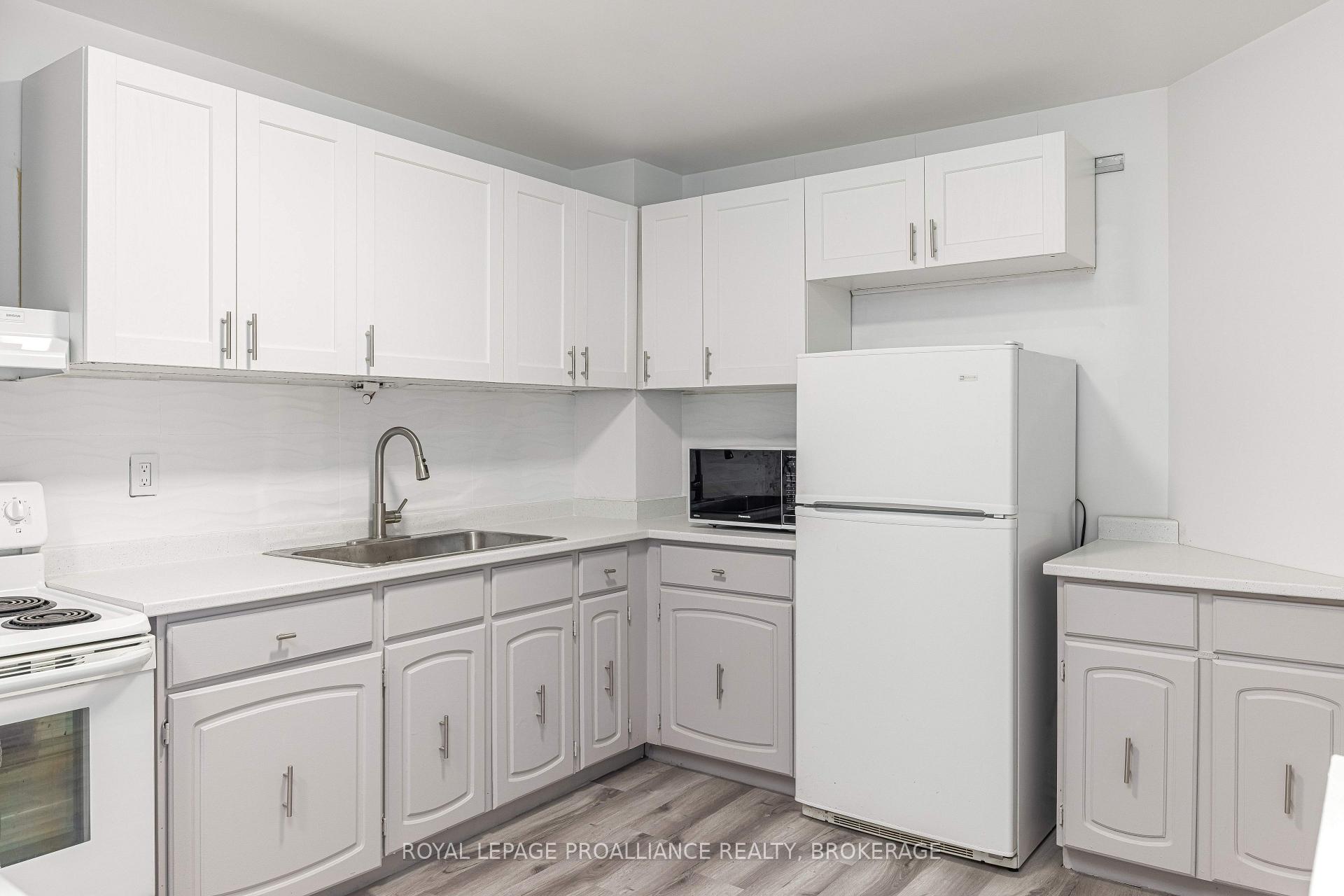 Photo 12 of Unit 909, 66 Greenview Drive, Kingston, Central City West — HOMEH