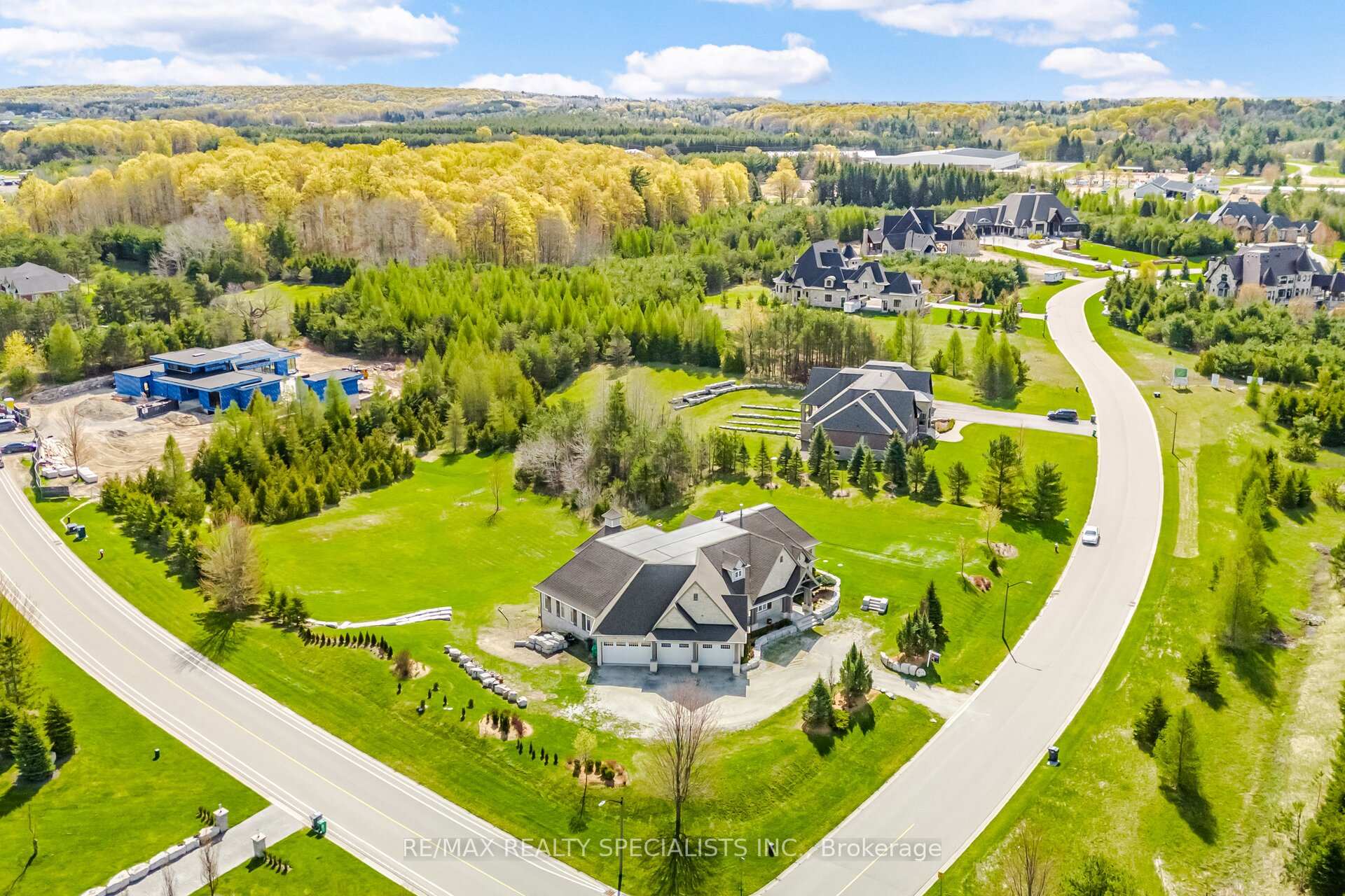 Photo 2 of 1 Edgewild Drive, Caledon, Palgrave — HOMEH